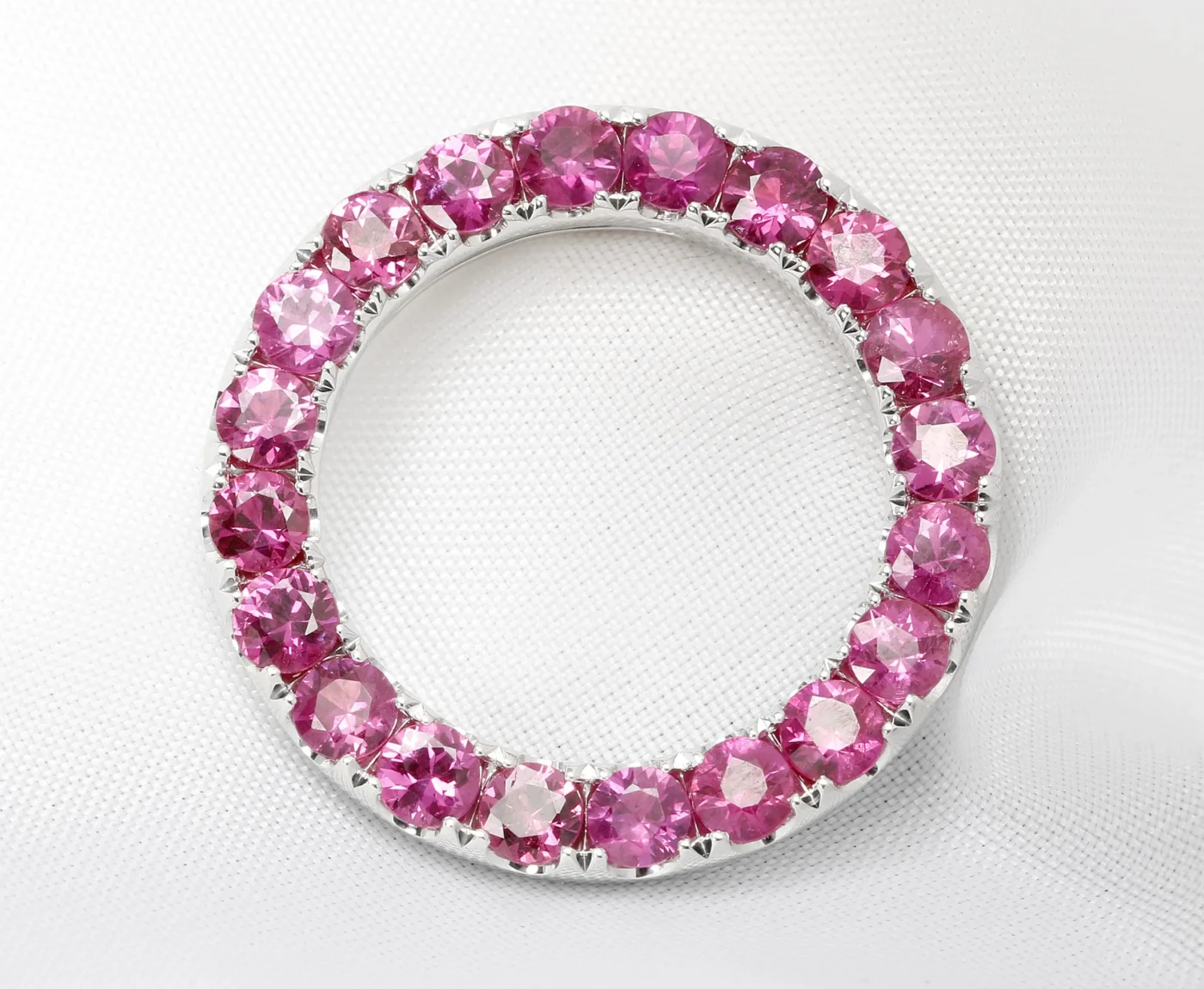 Pink sapphire pendant