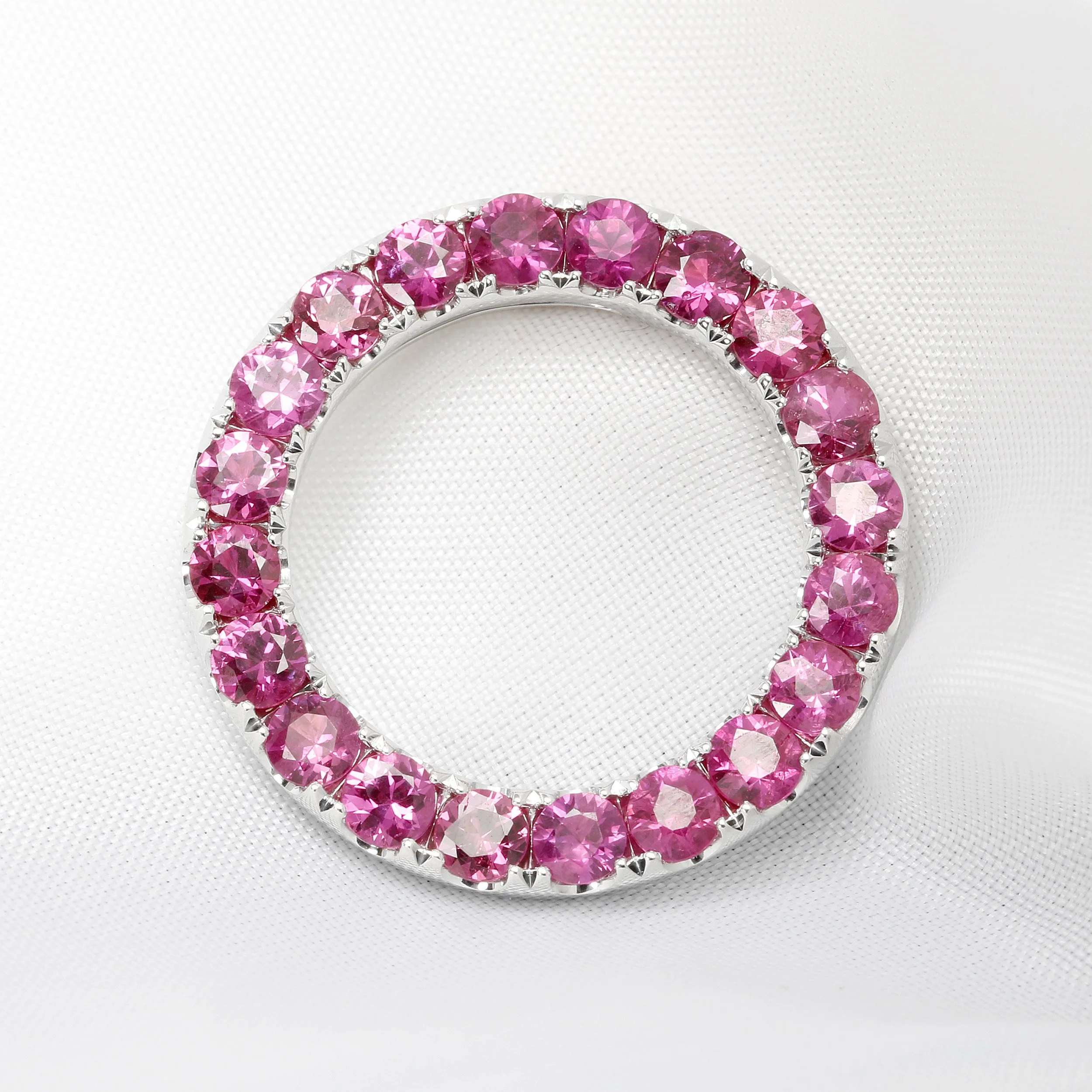 Pink sapphire pendant