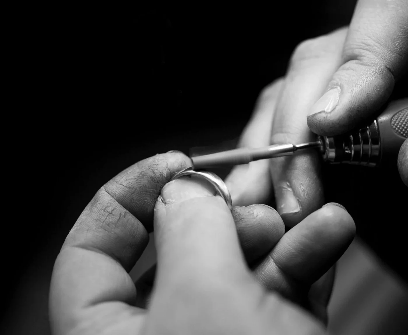 Ring cleaning workshop bench