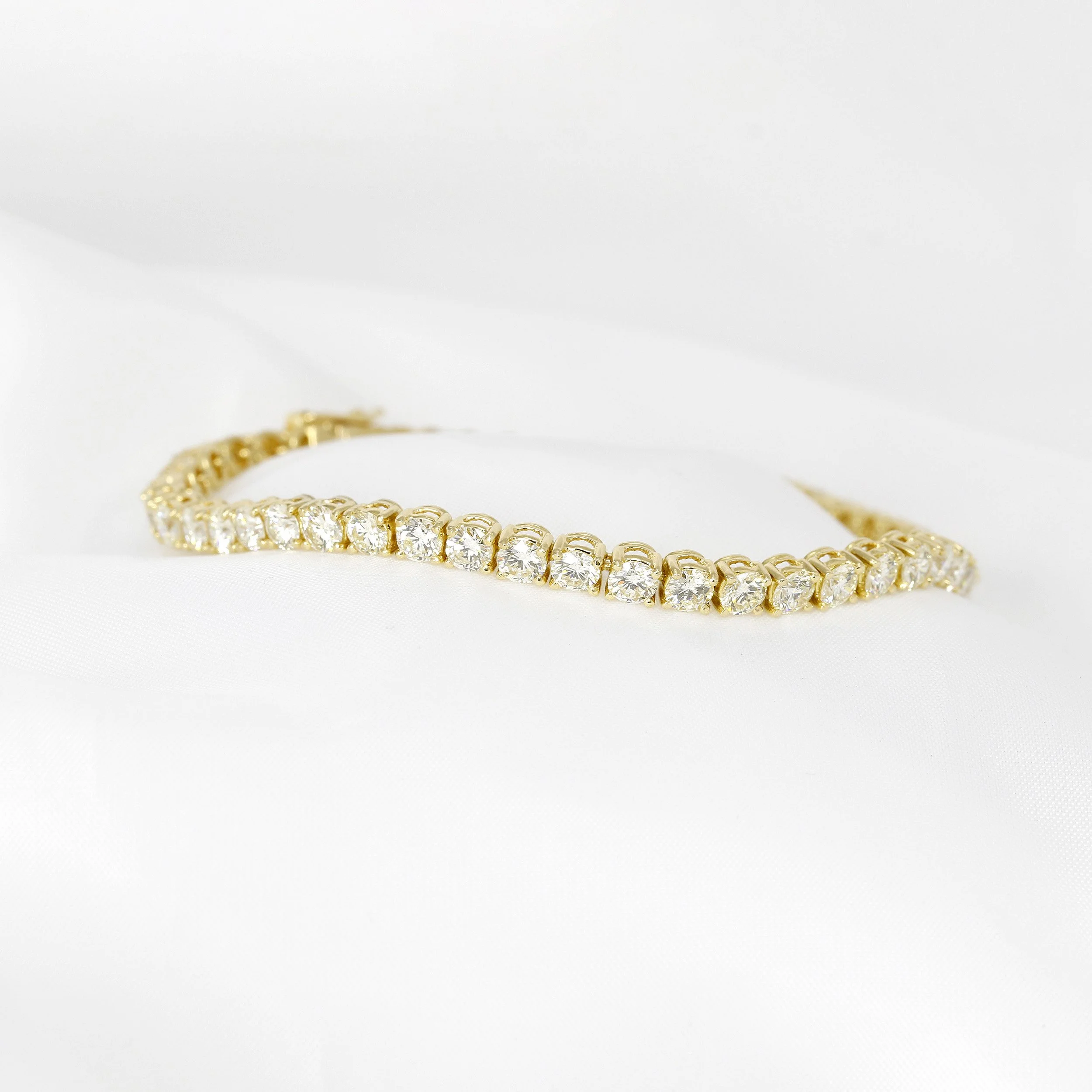 Diamond Line Bracelet in Yellow Gold