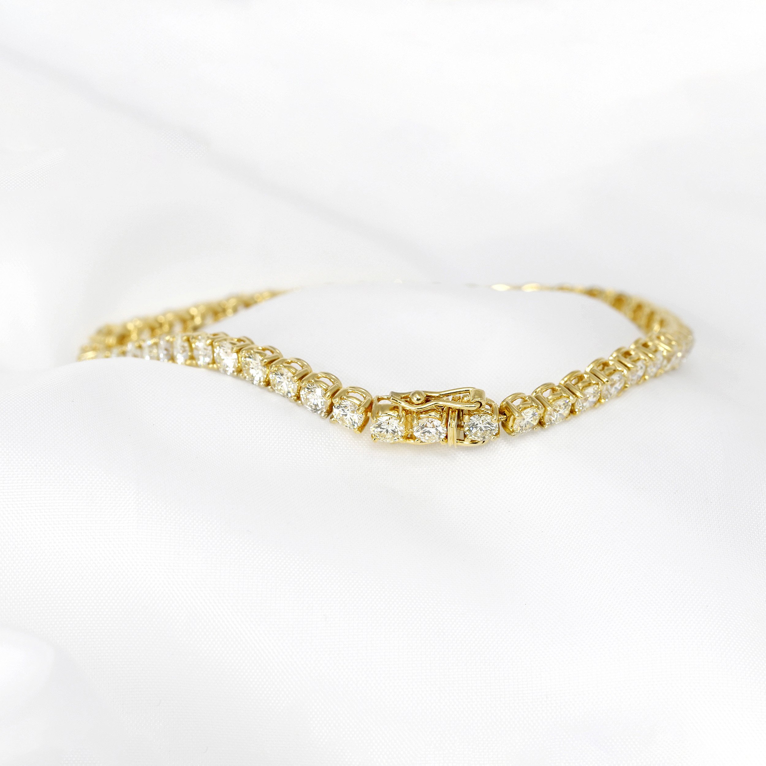 Diamond Line Bracelet in Yellow Gold