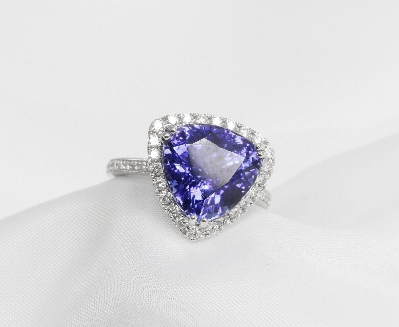 Tanzanite & Diamond Ring in White Gold