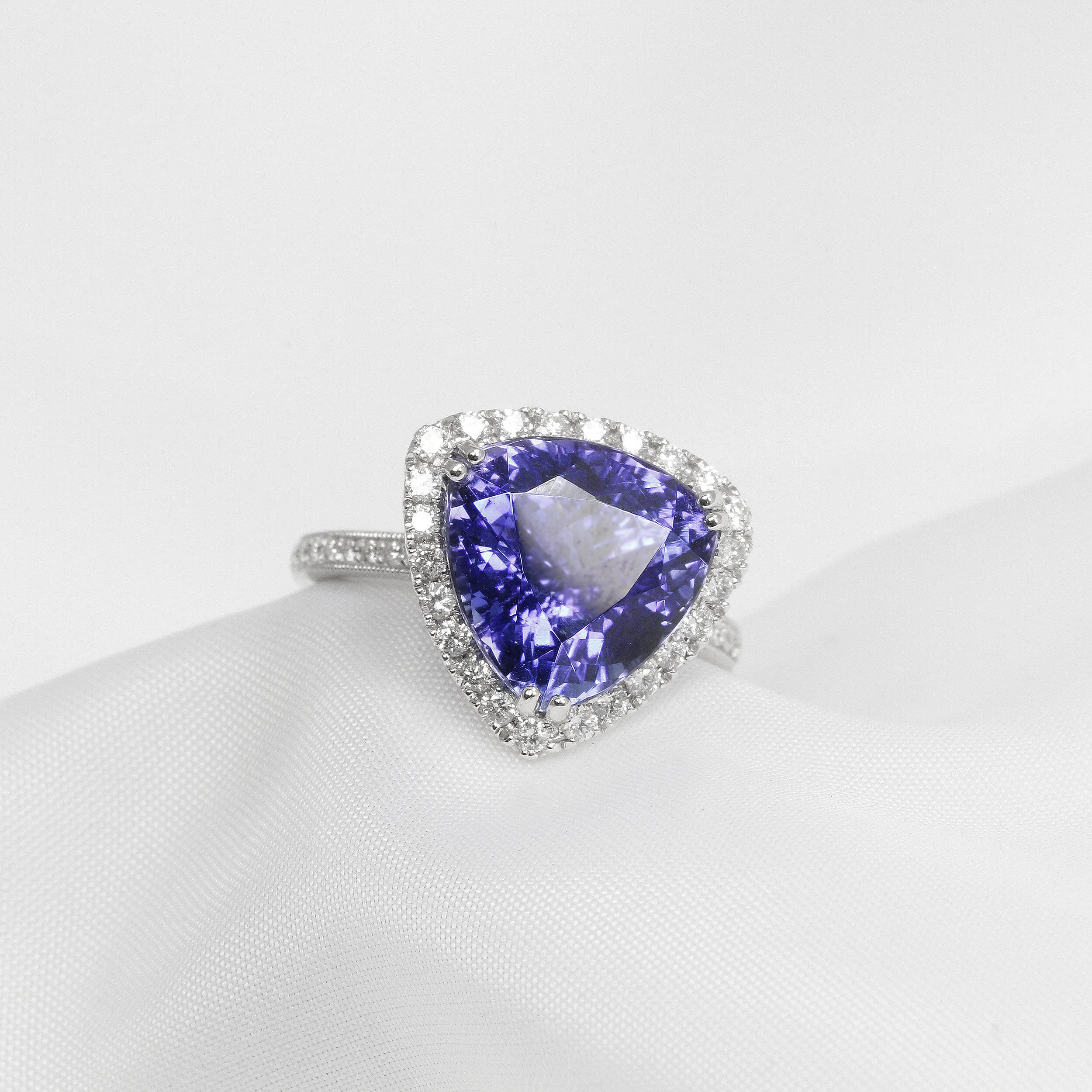 Tanzanite & Diamond Ring in White Gold