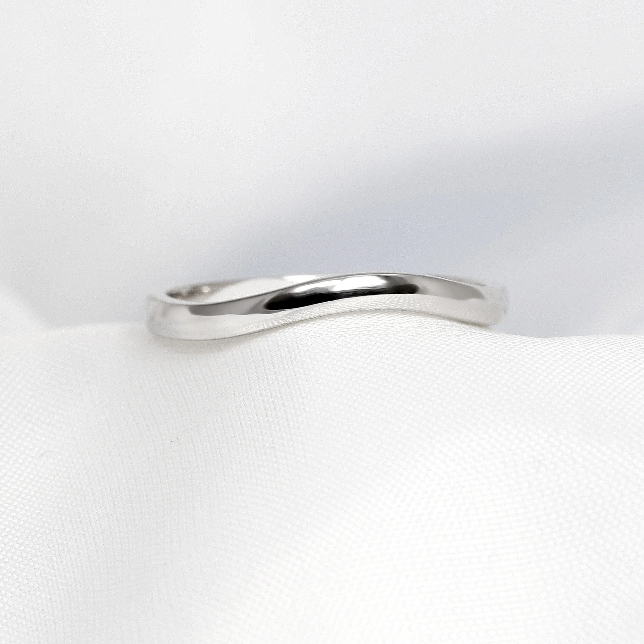 Gently Shaped Wedding Ring in 18k White Gold