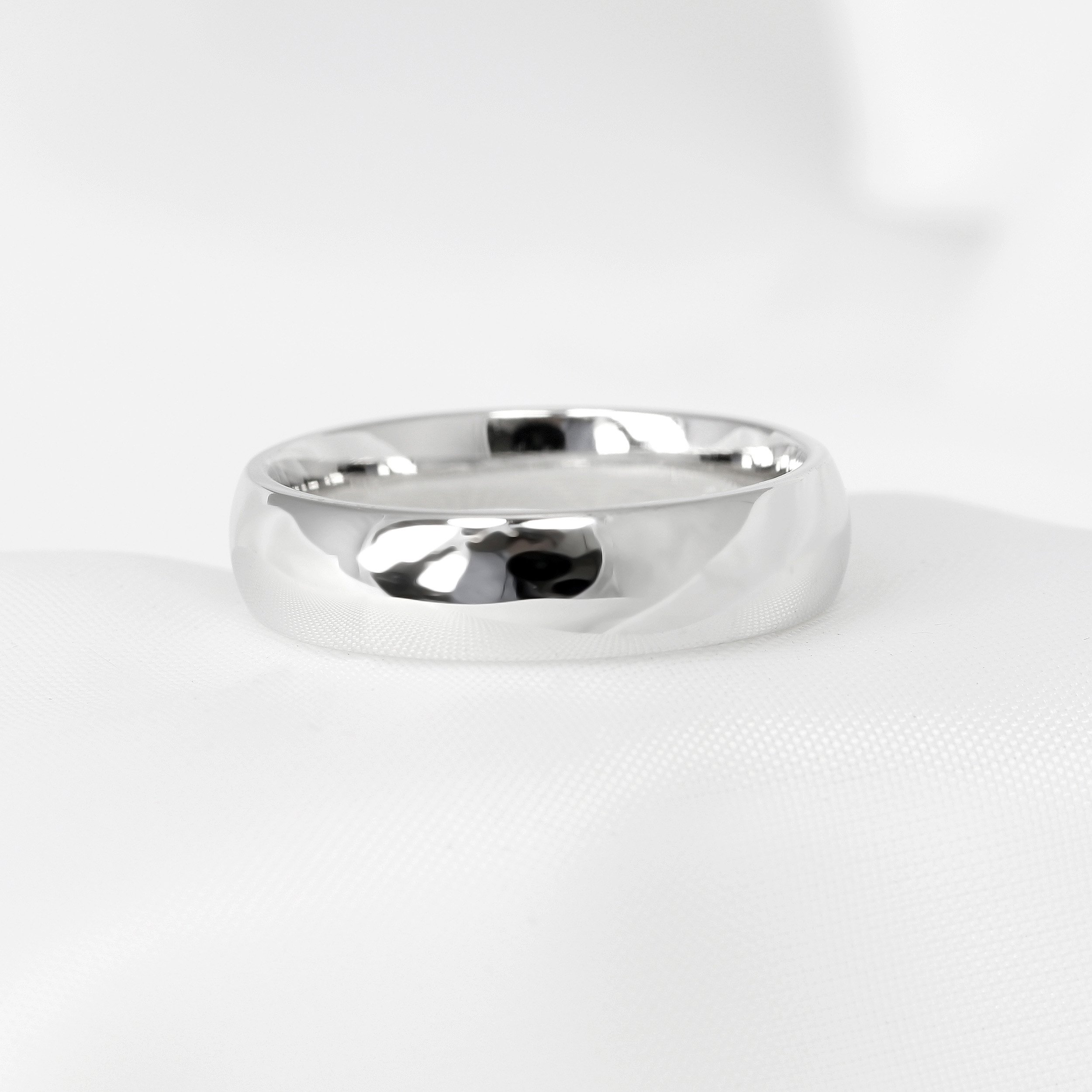 Traditional Court White Gold Wedding Ring