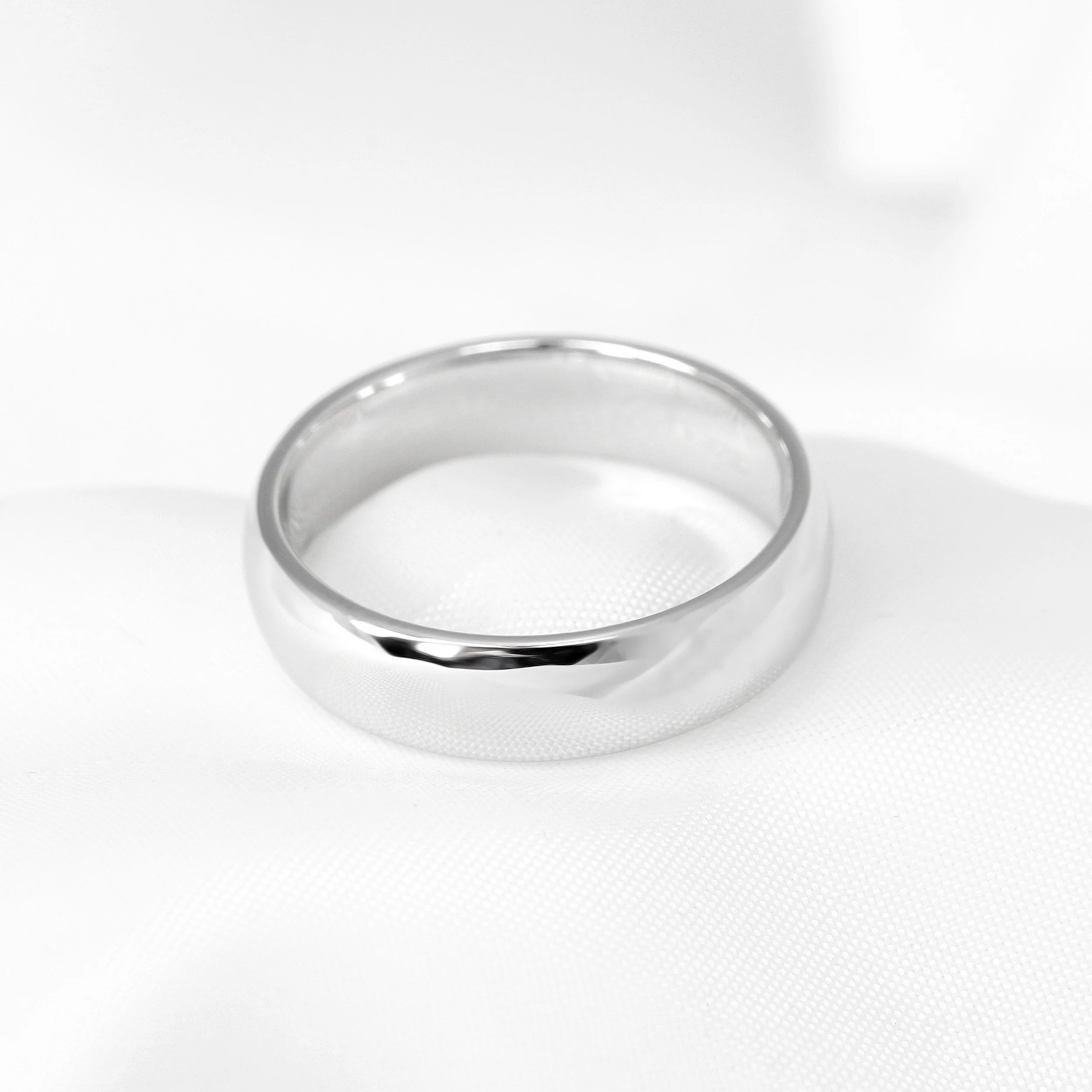 Traditional Court White Gold Wedding Ring