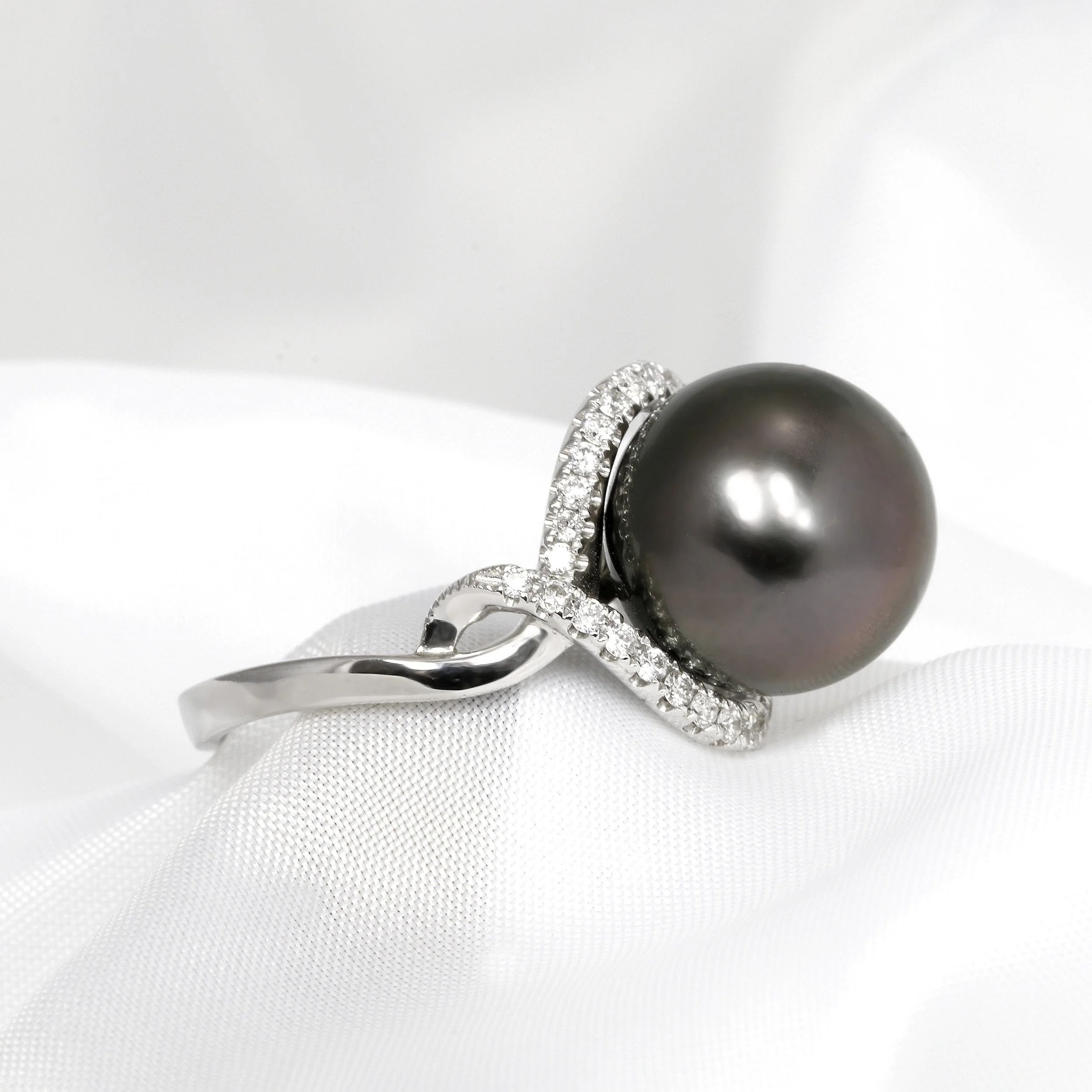 Black Pearl & Diamond Ring