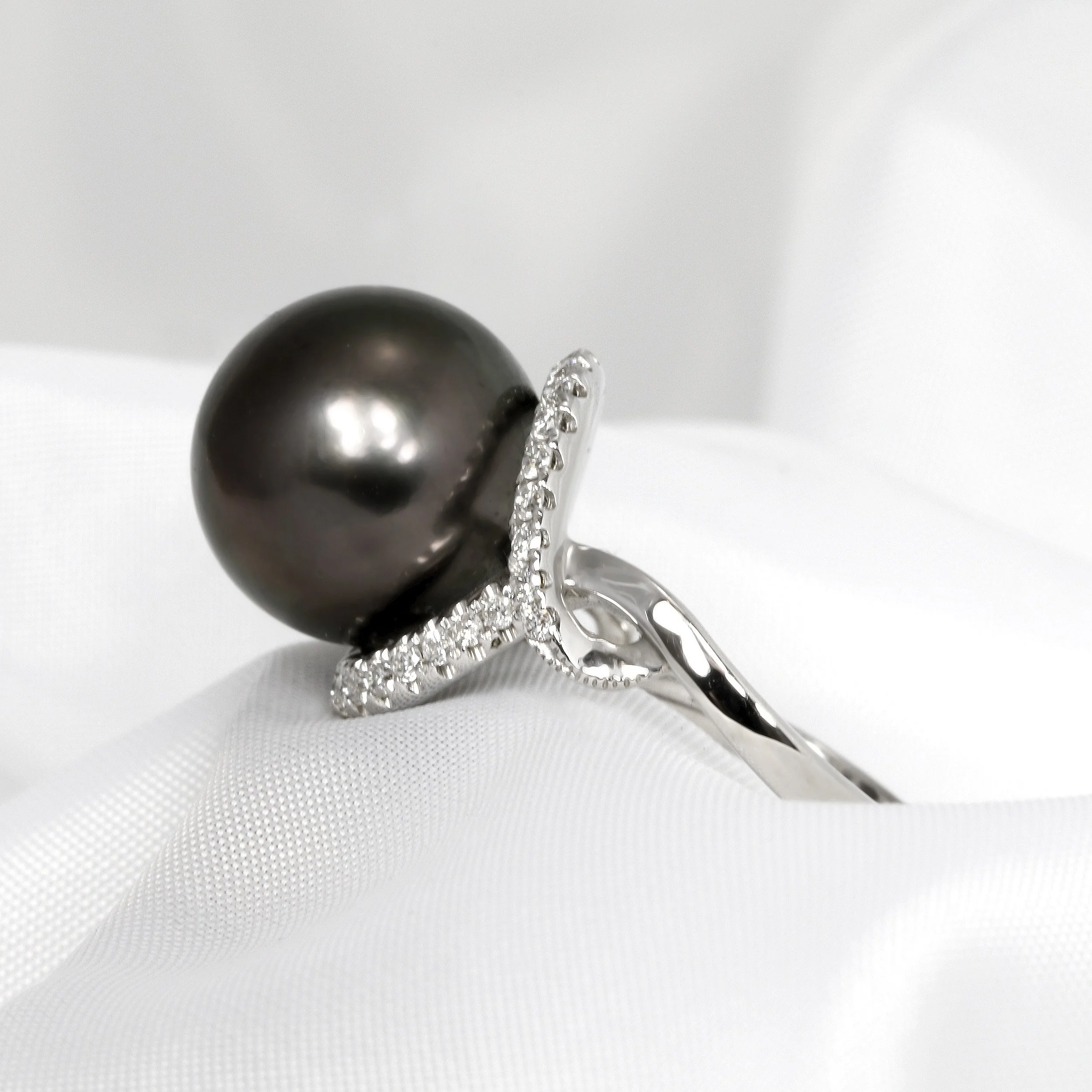 Black Pearl & Diamond Ring