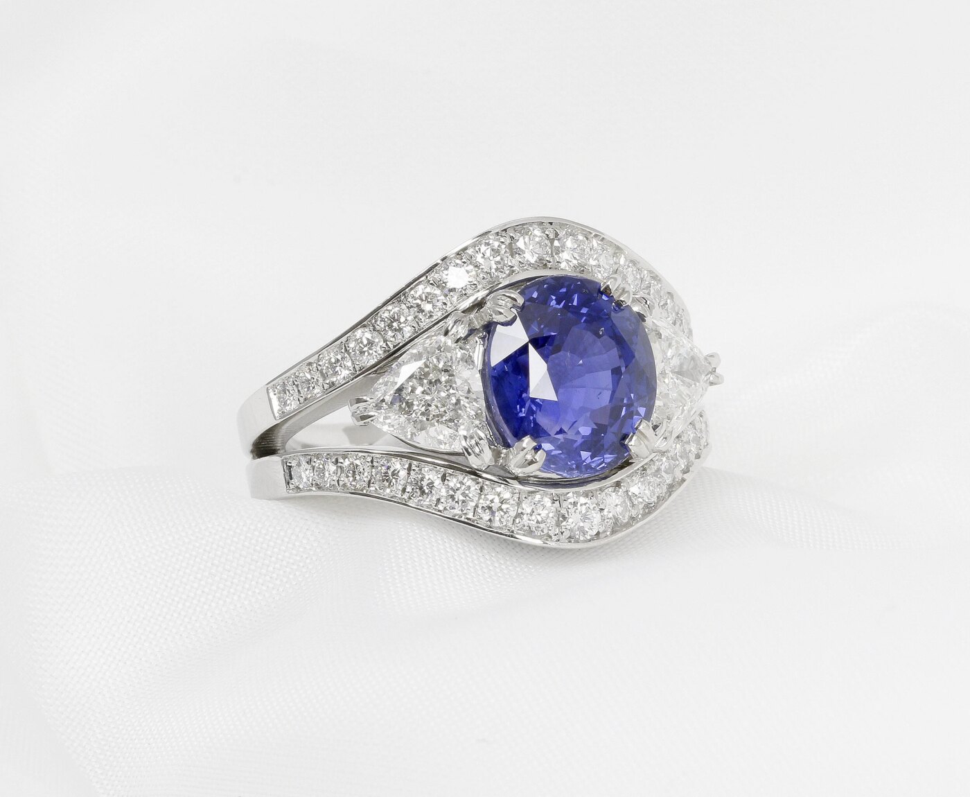 Blue Sapphire & Trilliant Cut Side Diamonds Ring in Platinum 