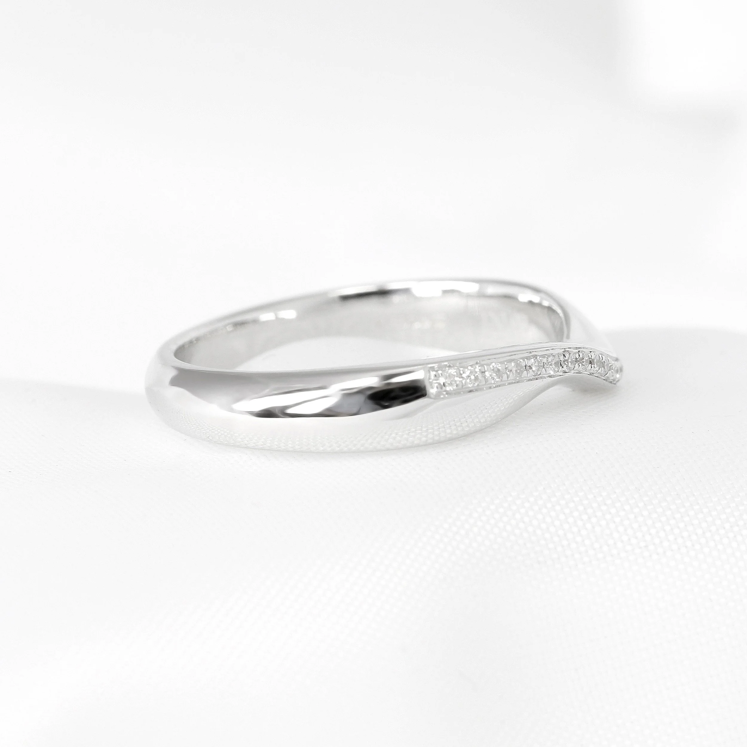 Sweeping Diamond Set Wedding Ring in 18k White Gold