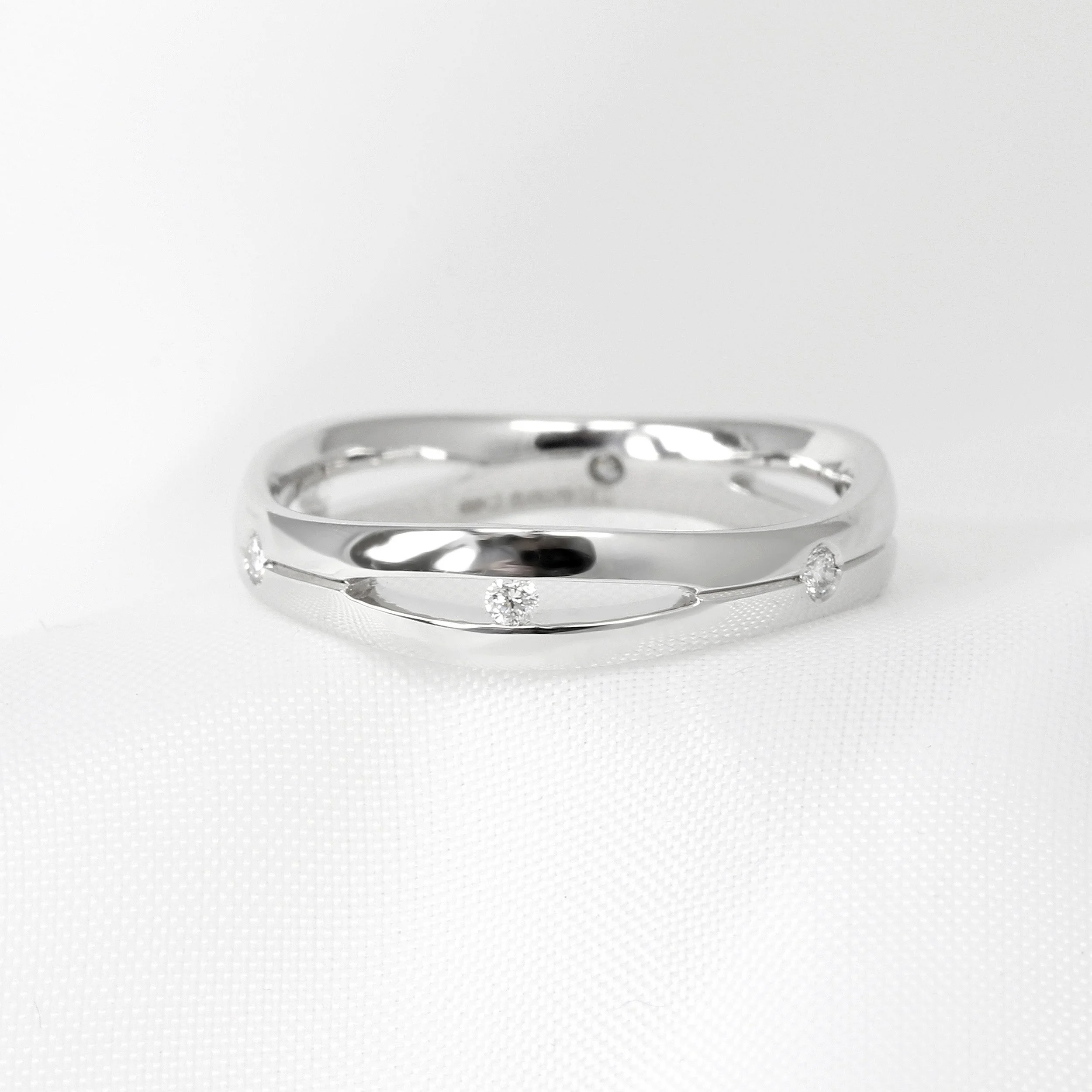 Diamond Set Wedding Ring in 18k White Gold