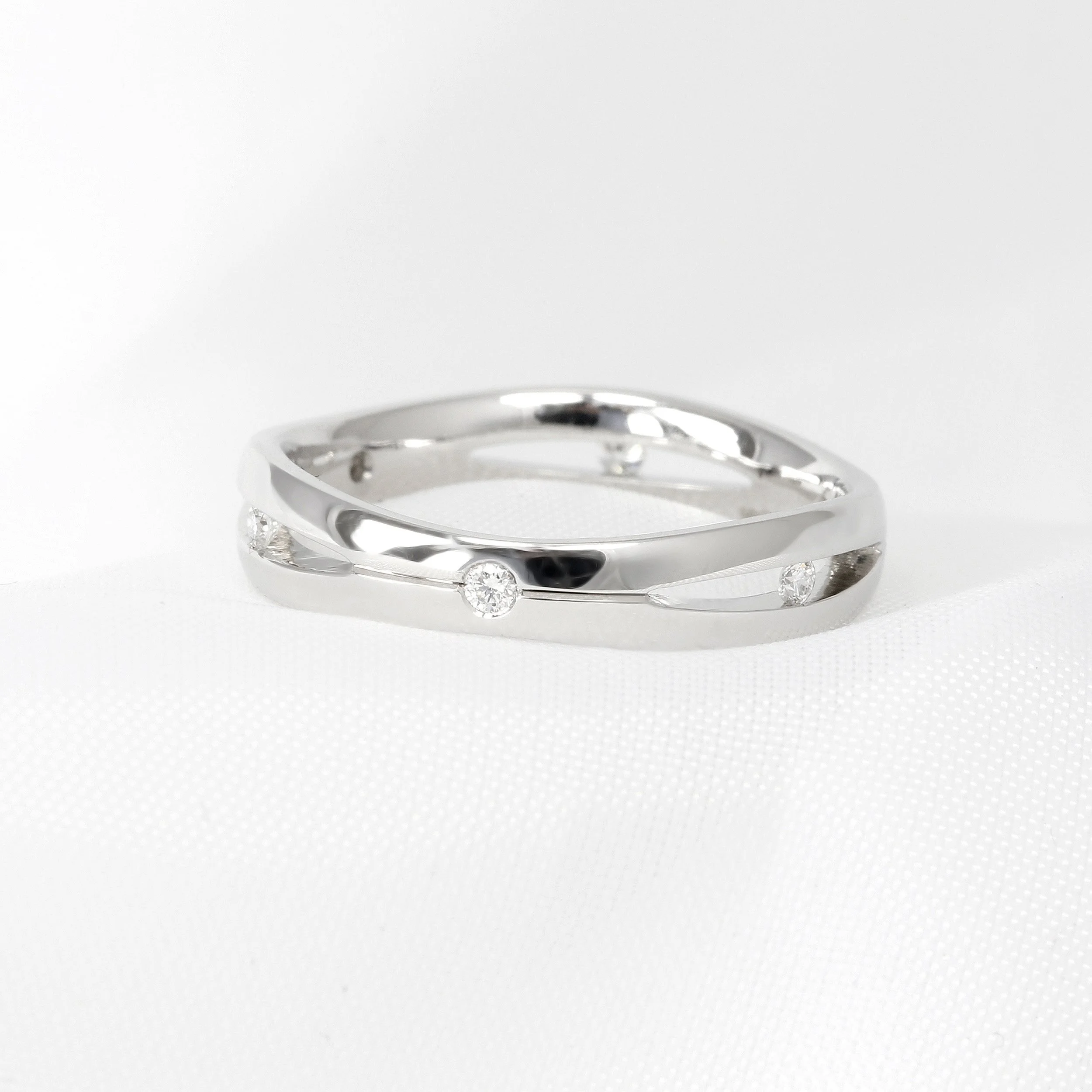 Diamond Set Wedding Ring in 18k White Gold