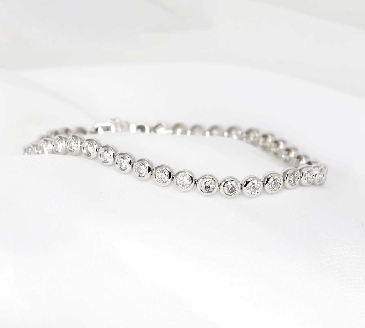 Diamond Line Bracelet in 18ct White Gold