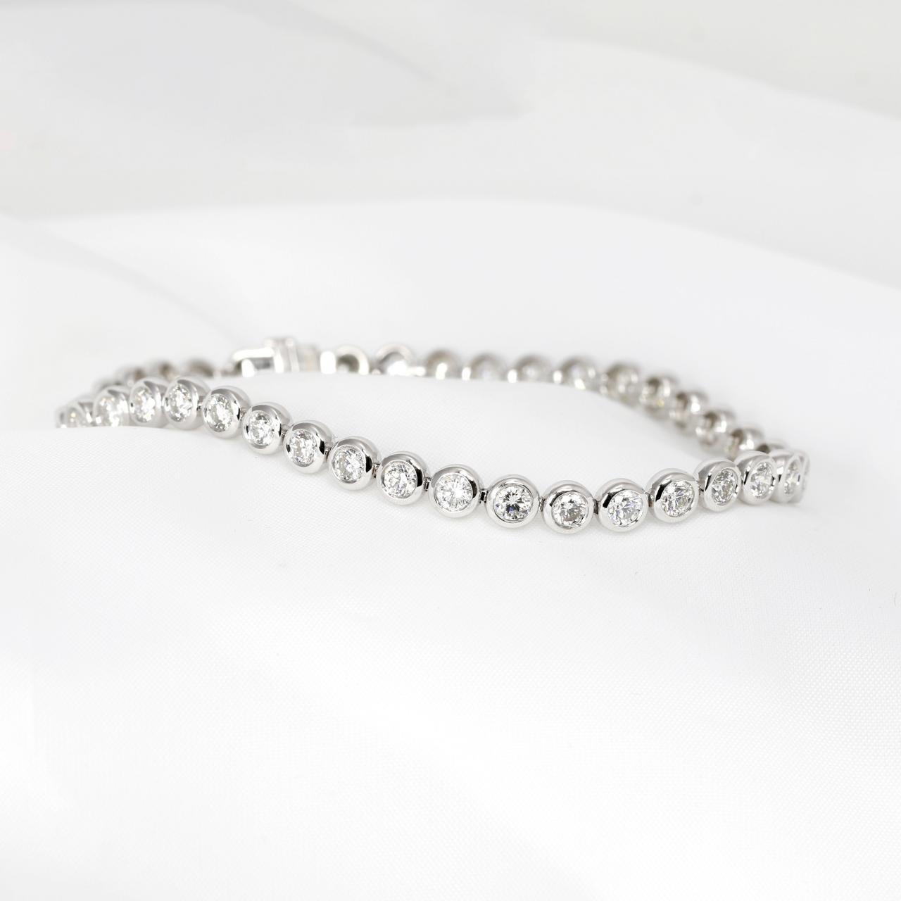 Diamond Line Bracelet in White Gold