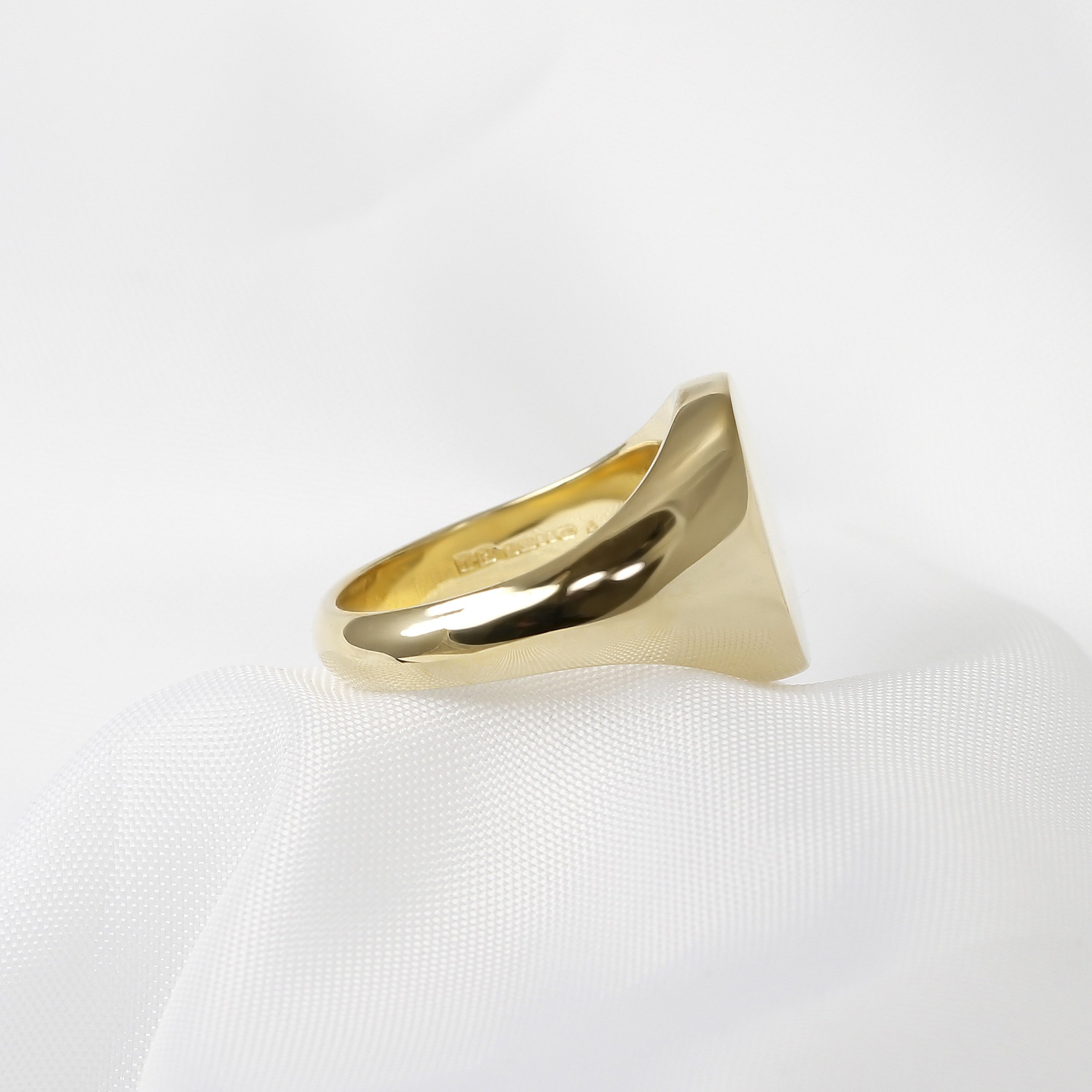 Oval 18ct Yellow Gold Signet Ring