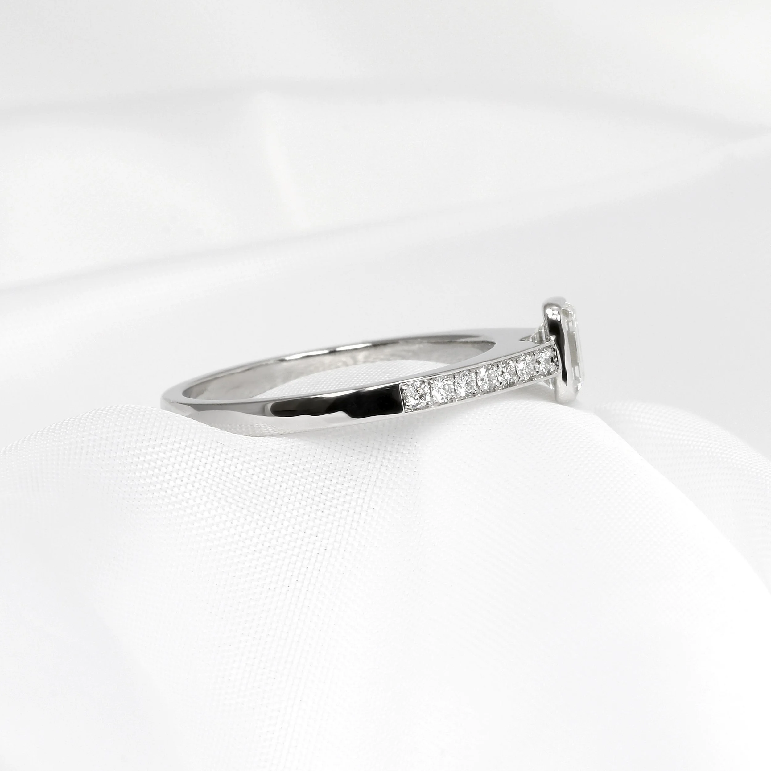 Emerald Cut Solitaire Diamond Ring in Platinum