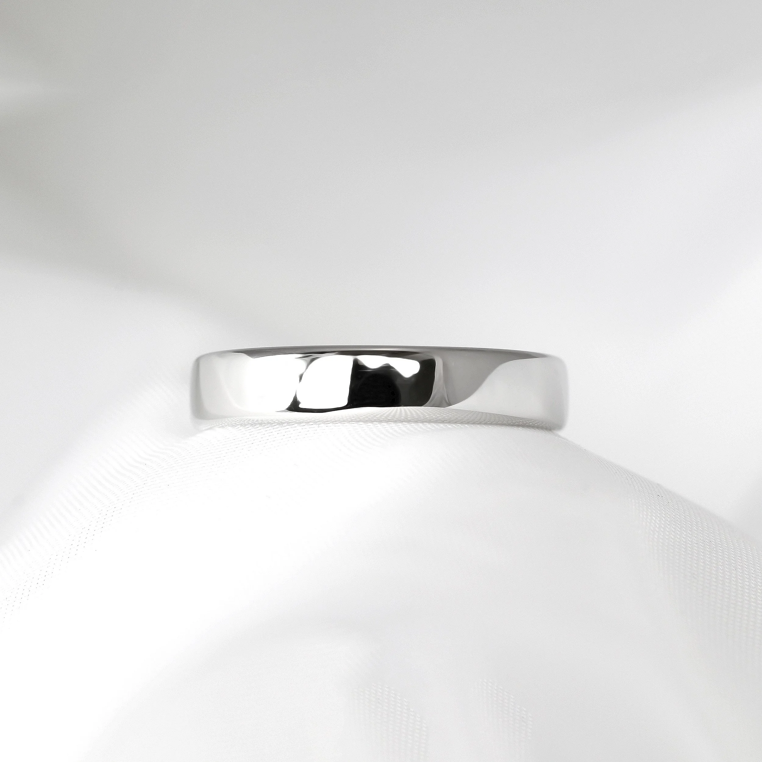 Slight Court Wedding Ring in Platinum