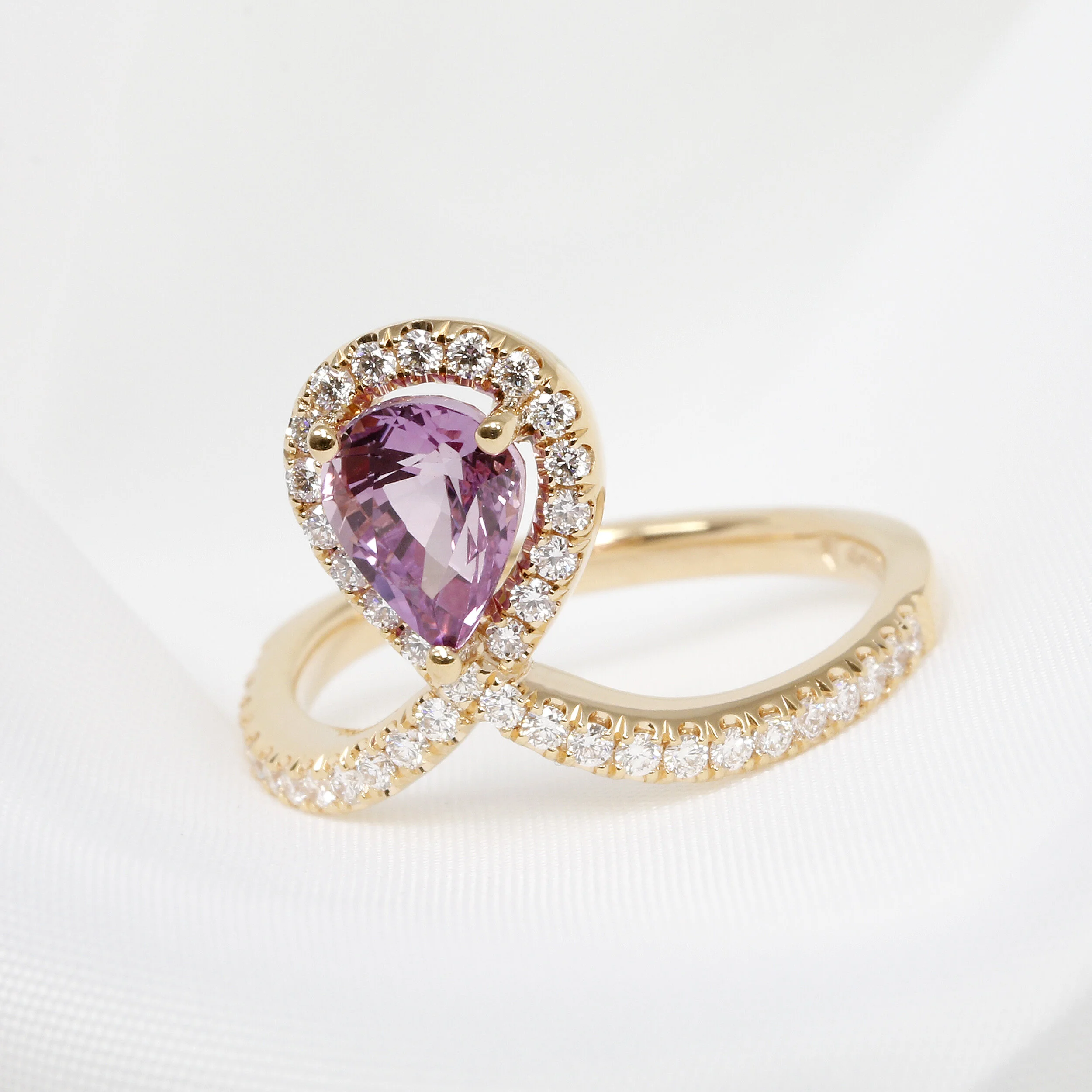 Lilac Sapphire Ring with Diamonds in Rose Gold