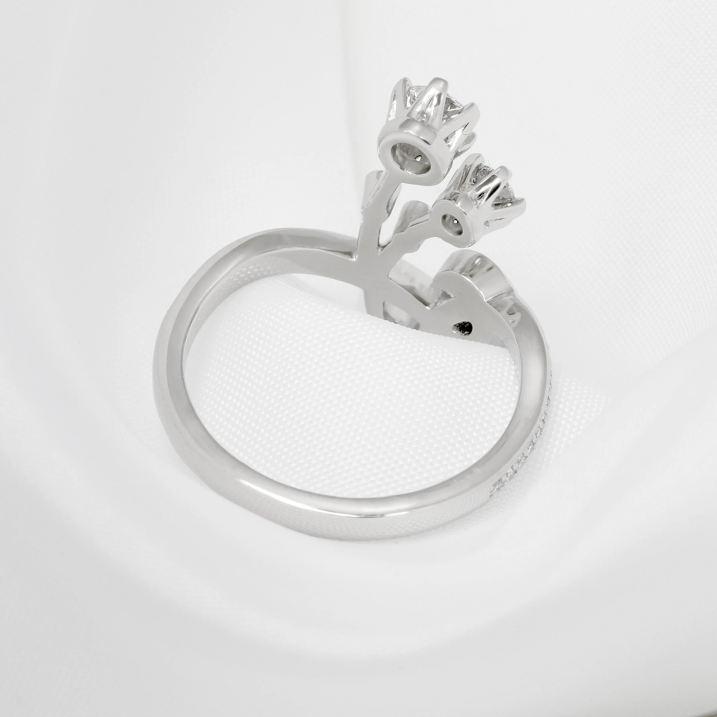 Art Nouveau Style Diamond Ring in Platinum