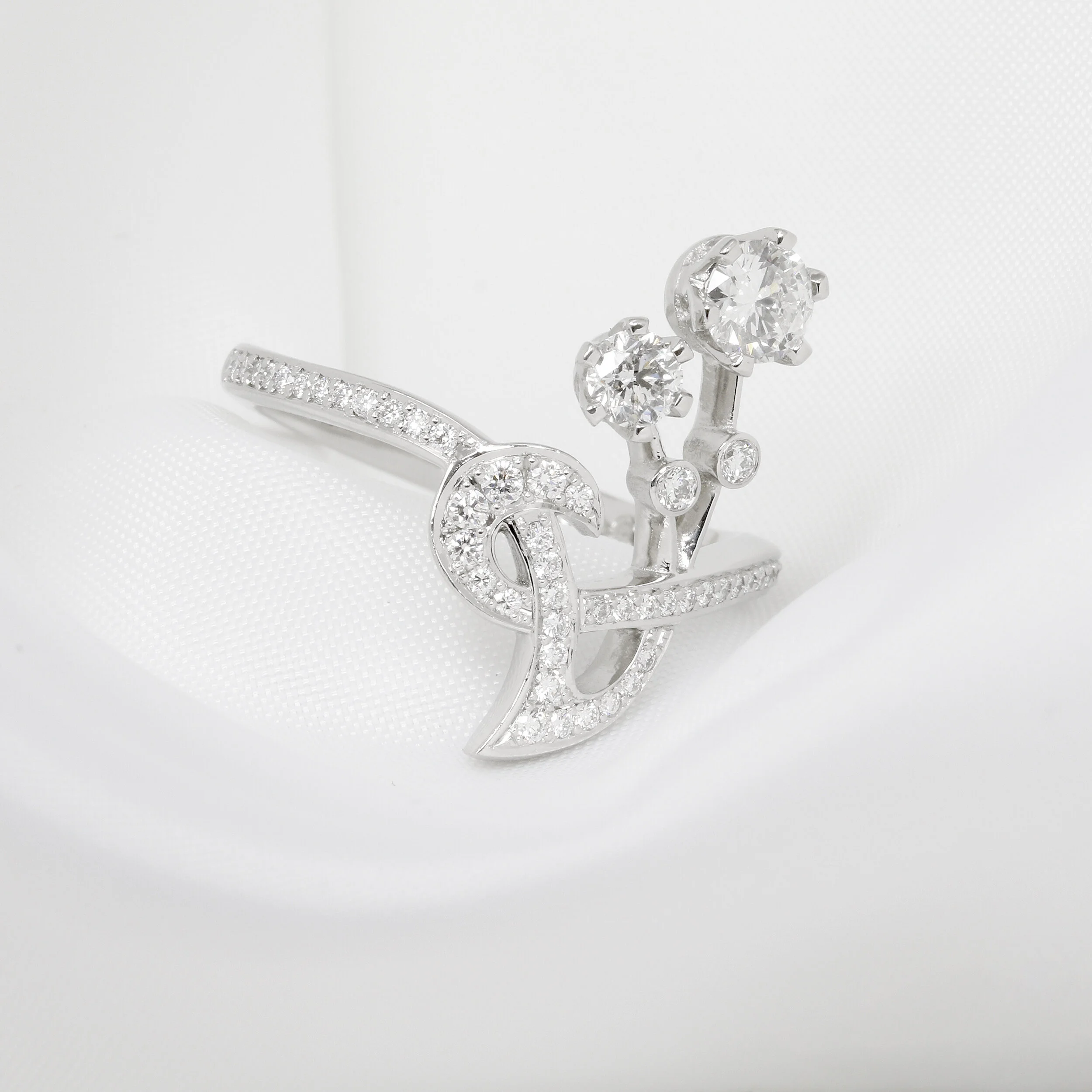 Art Nouveau Style Diamond Ring in Platinum