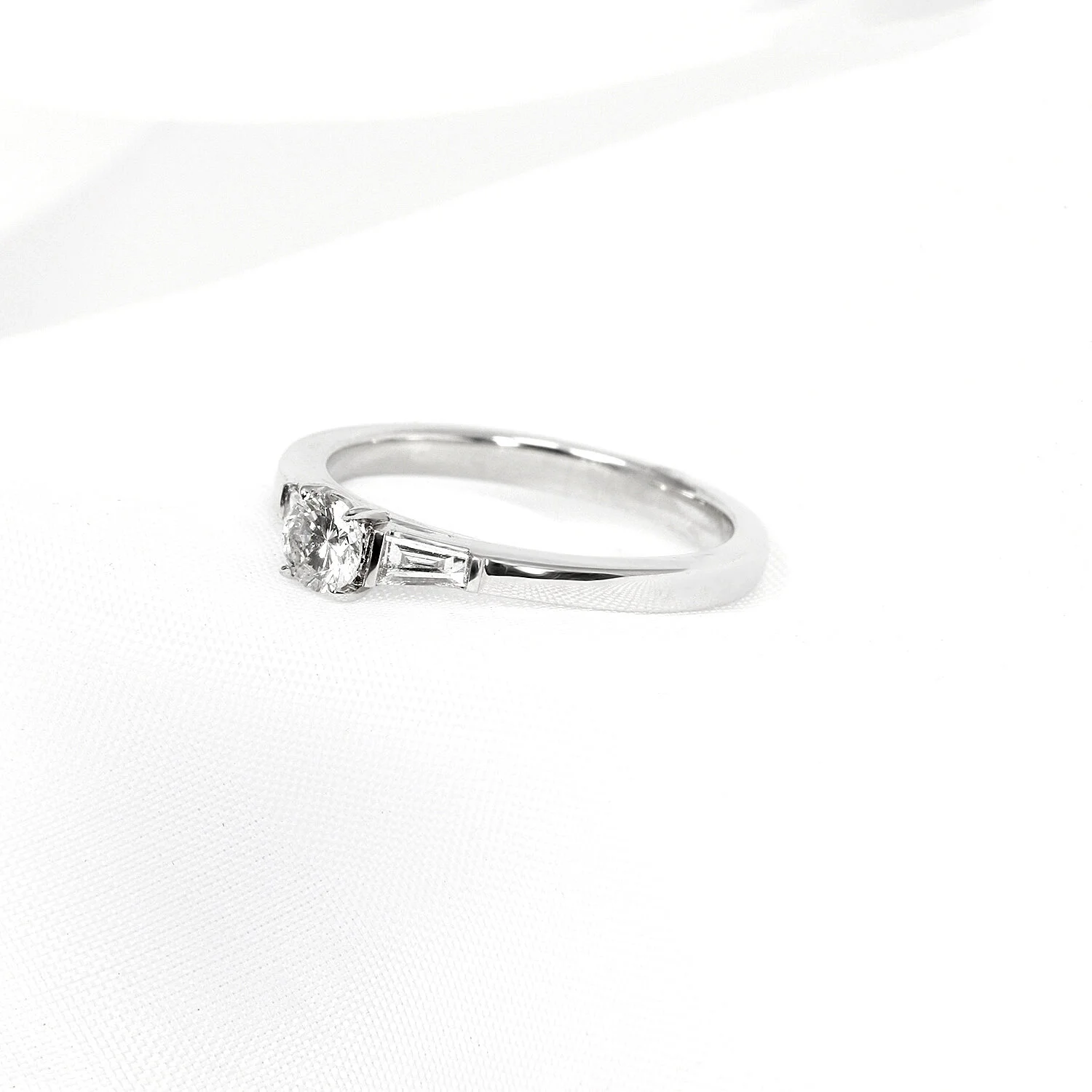 Diamond Ring in White Gold