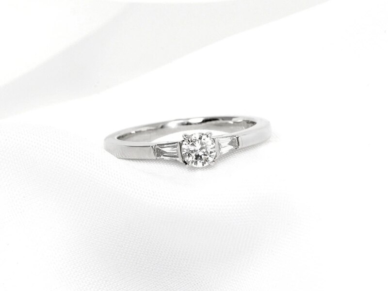 Diamond Ring in White Gold