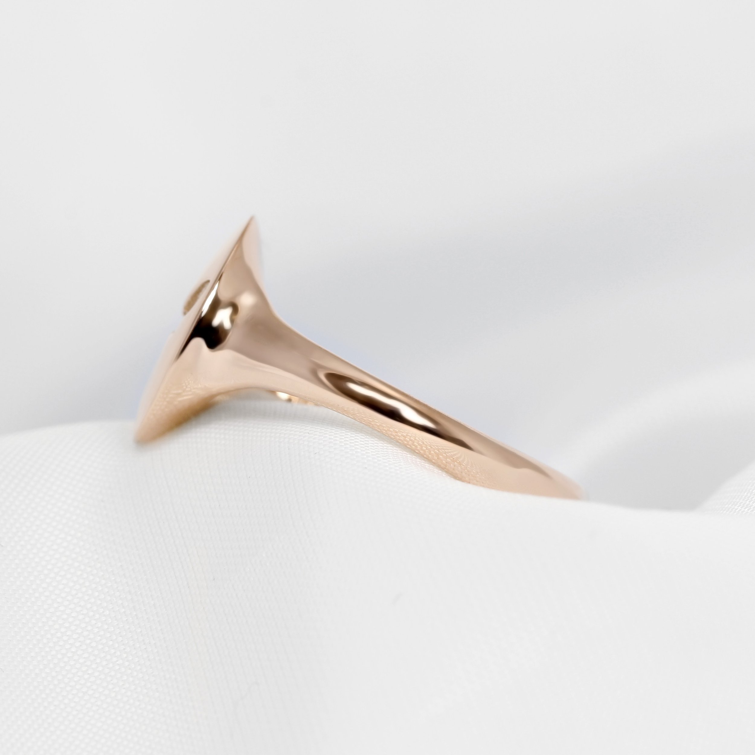 Timothy Roe Bumble Bee Signet Ring in Rose Gold
