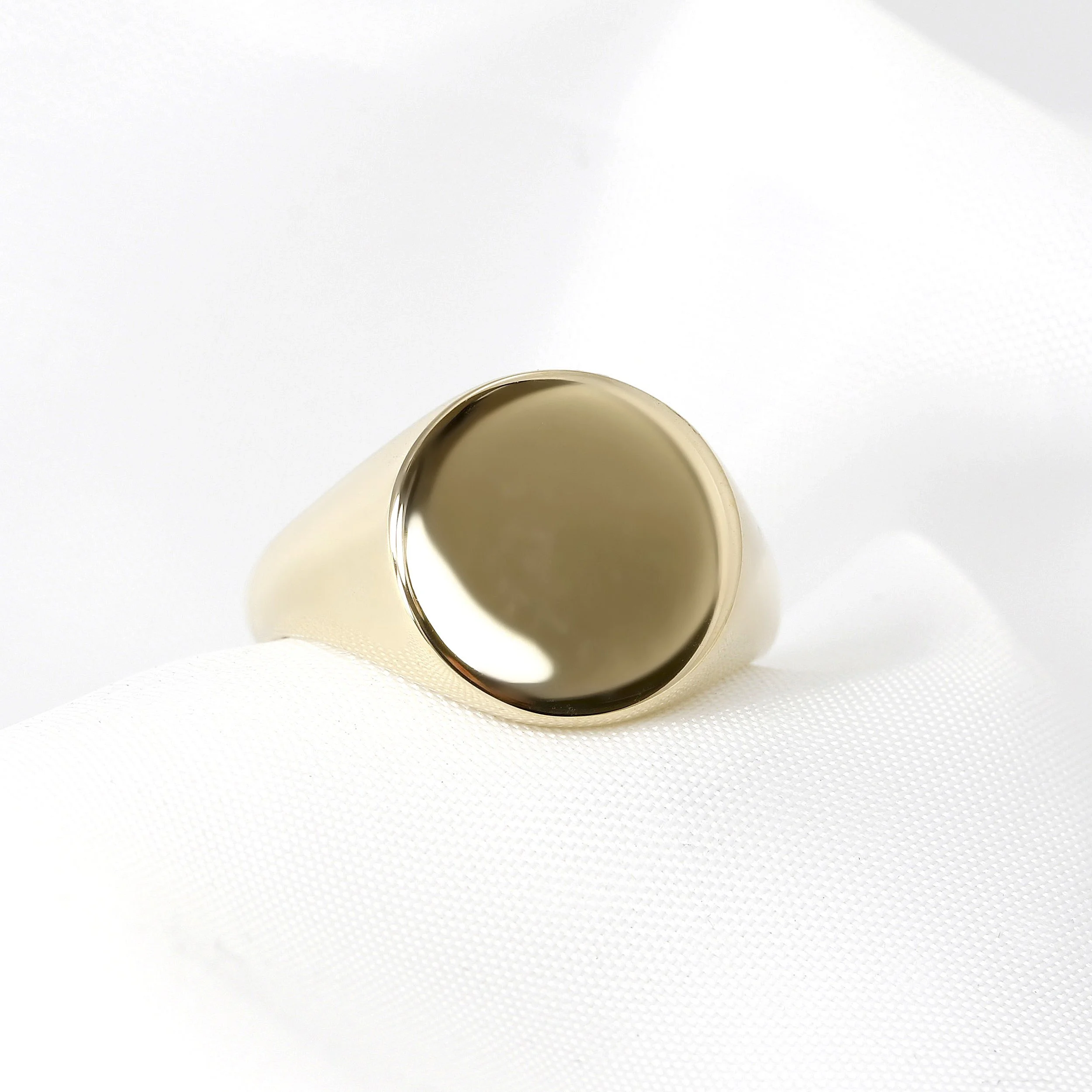 Round Shape Signet Ring in Yellow Gold