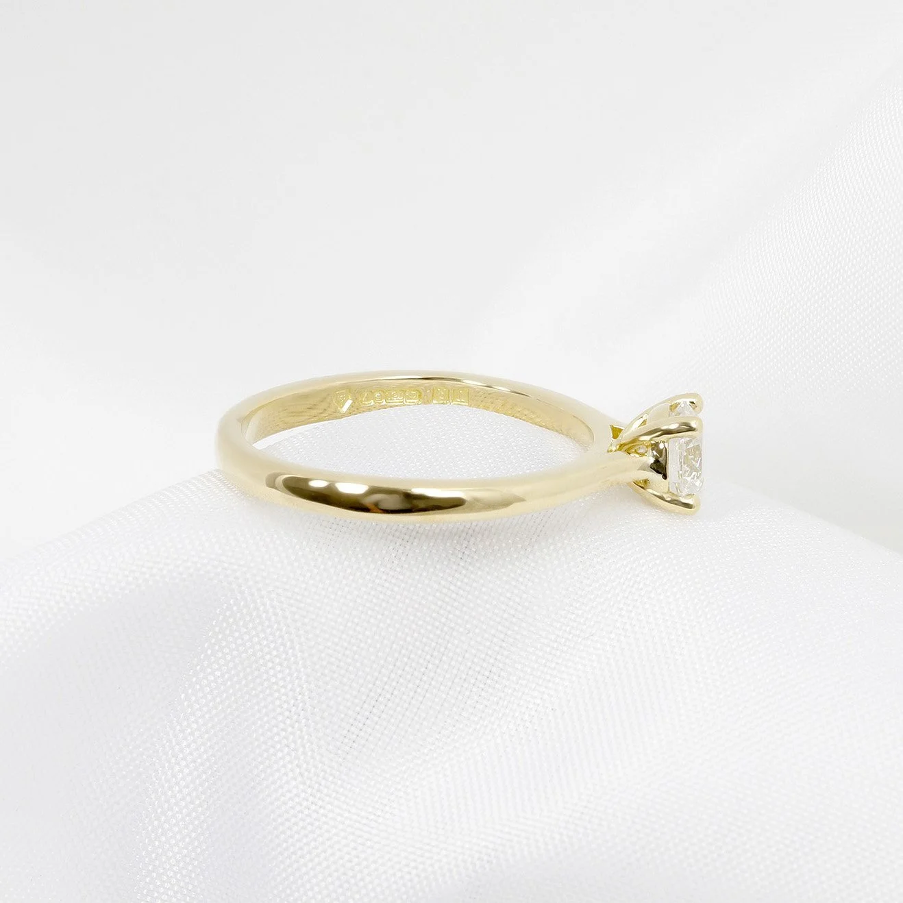 Brilliant Cut Diamond Solitaire Ring in Yellow Gold