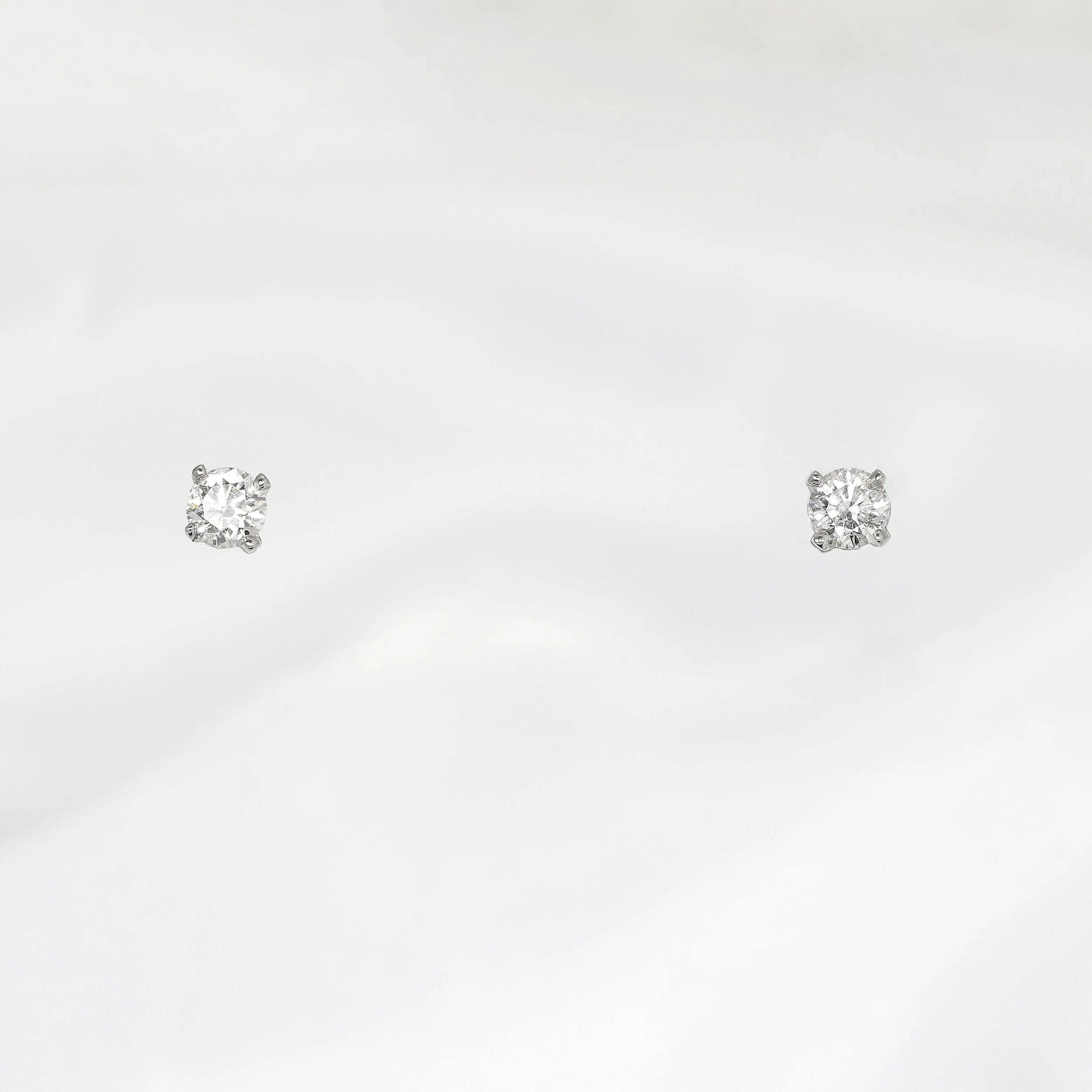 Four Claw Set Round Diamond Stud Earrings