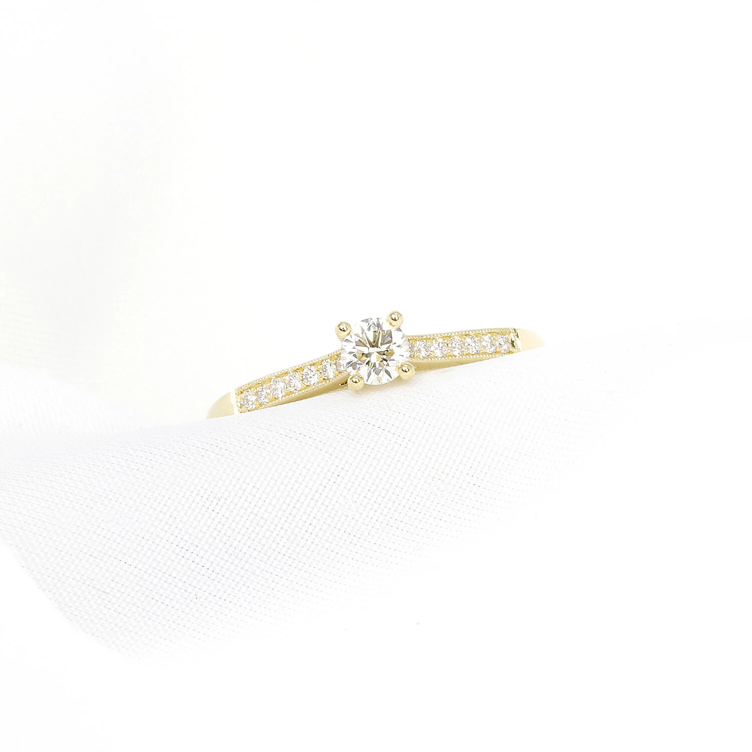 Diamond Ring in Yellow Gold