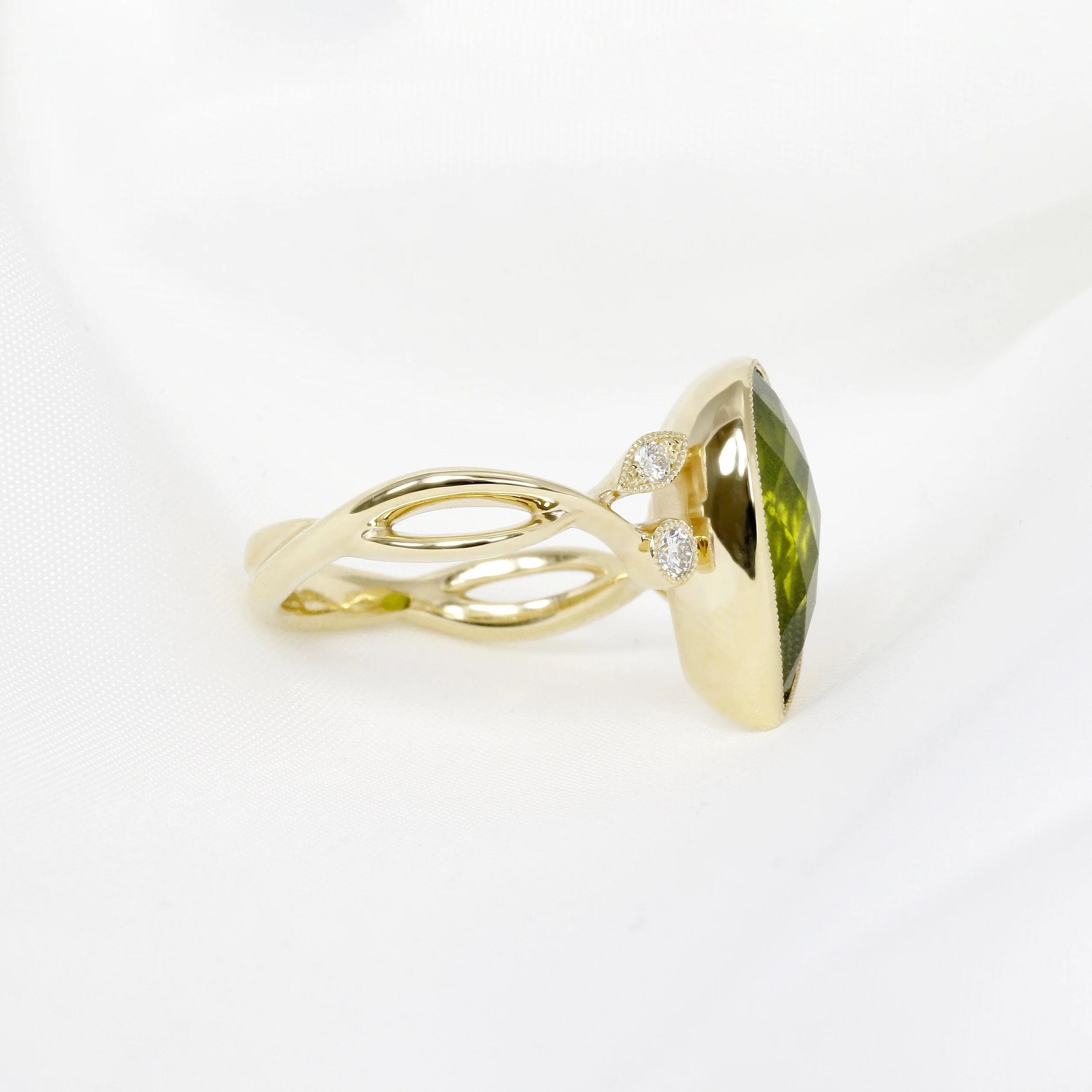 Peridot & Diamond Ring in Yellow Gold
