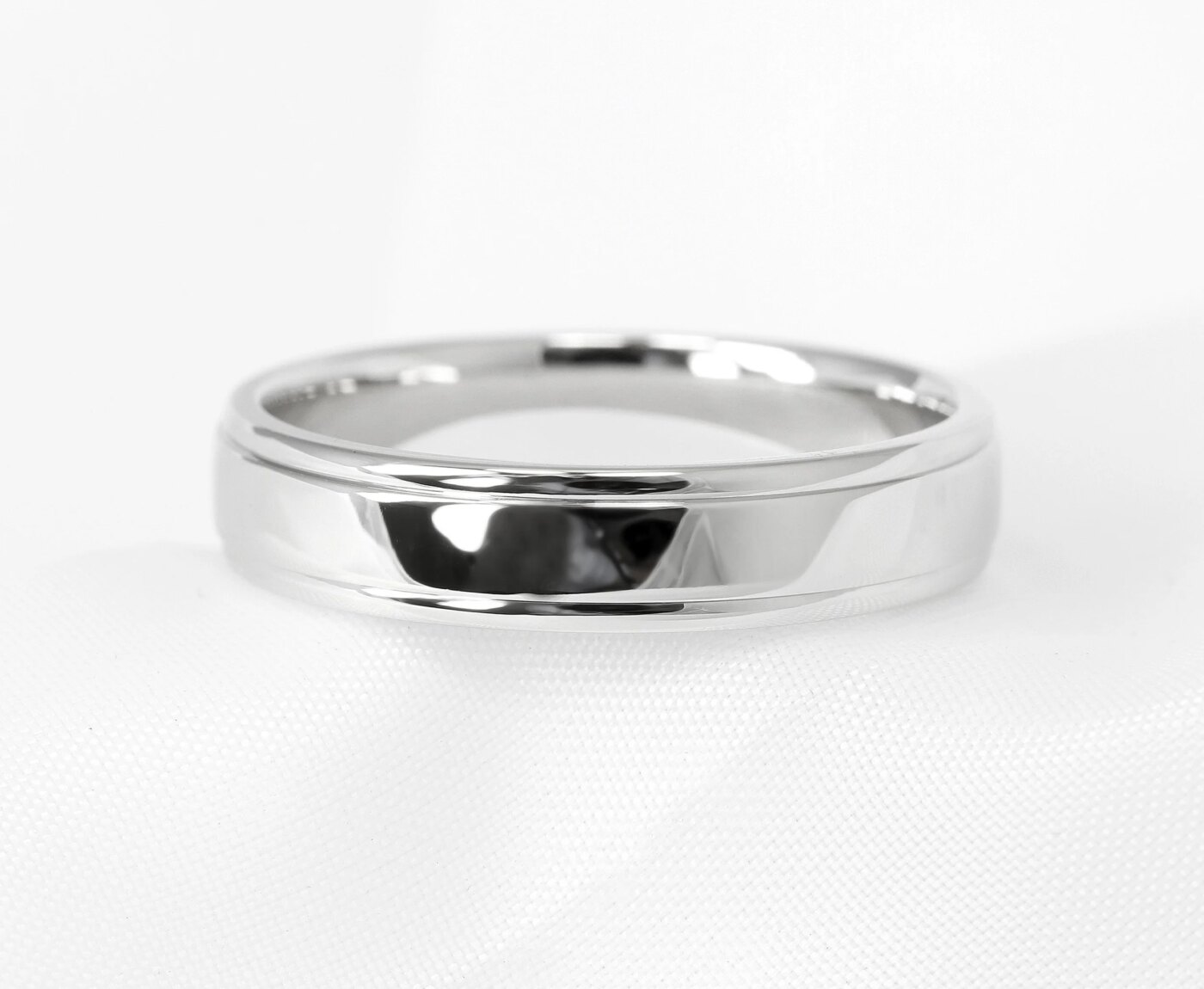 Grooved Platinum Wedding Band in Platinum