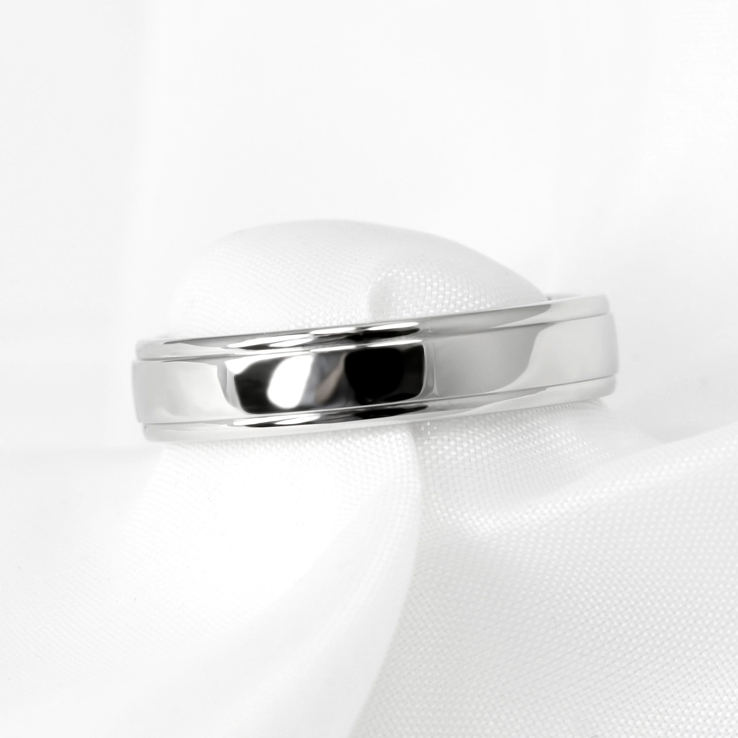 Grooved Platinum Wedding Band in Platinum