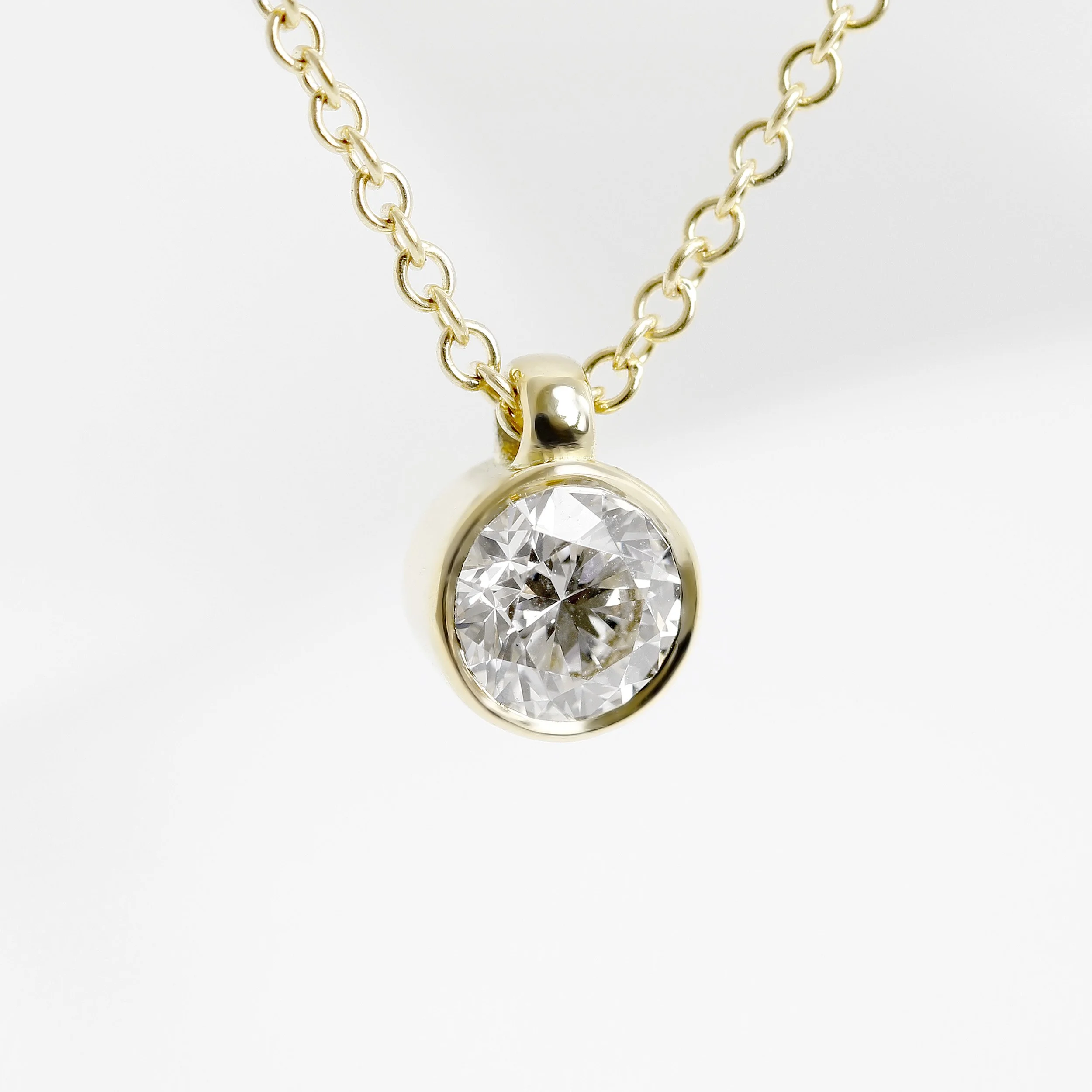 Diamond Pendant in Yellow Gold