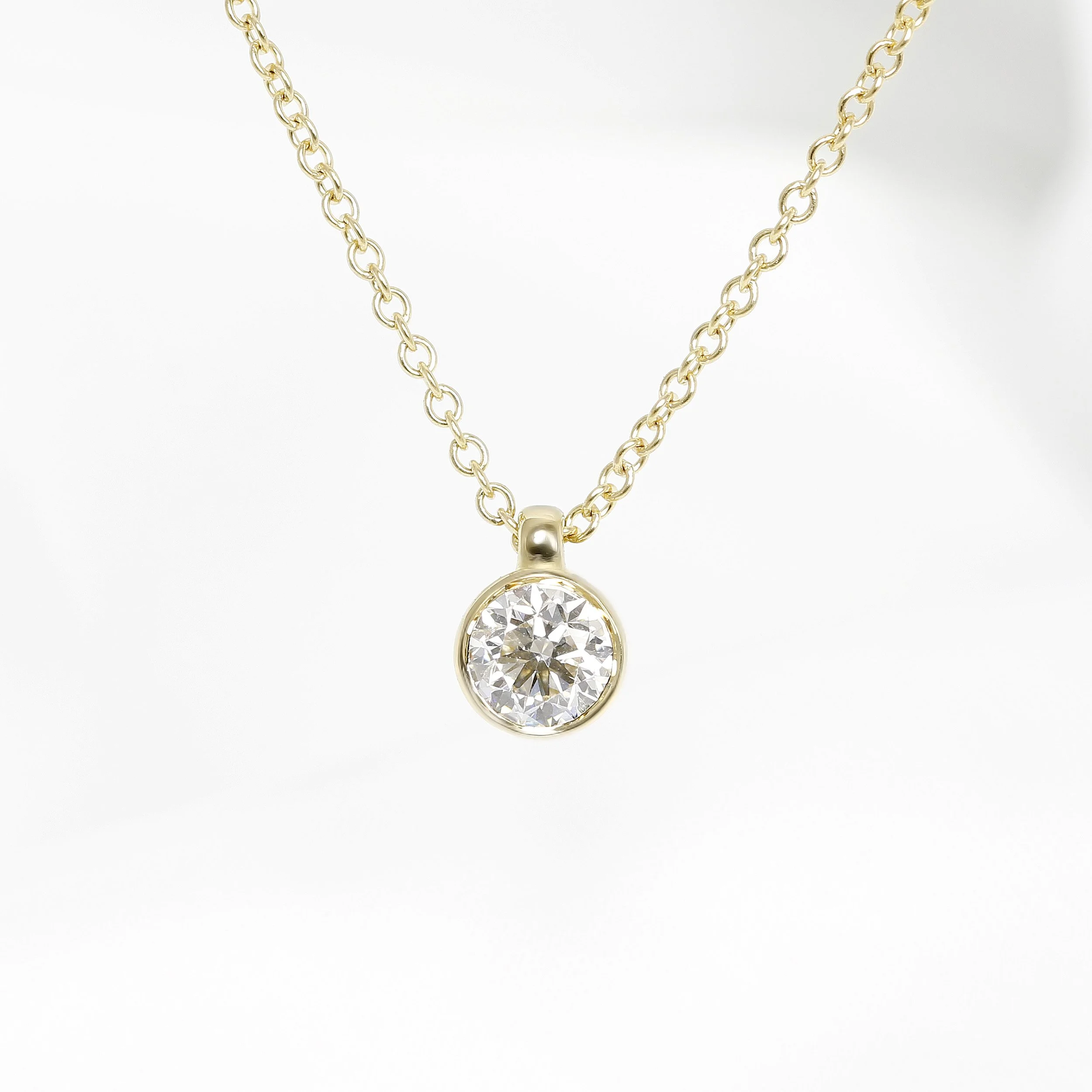 Diamond Pendant in Yellow Gold