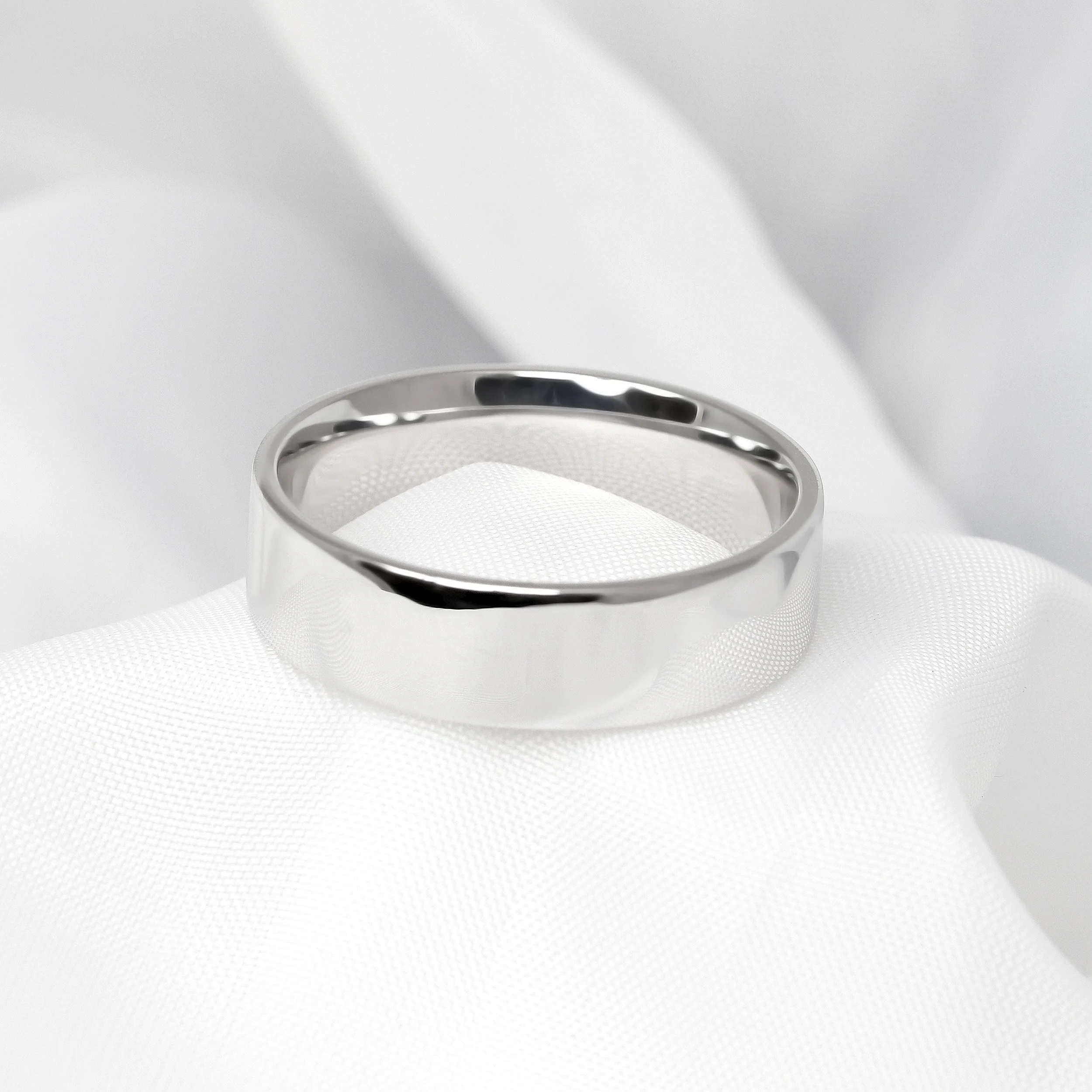 Flat Court Wedding Band in 9k White Gold
