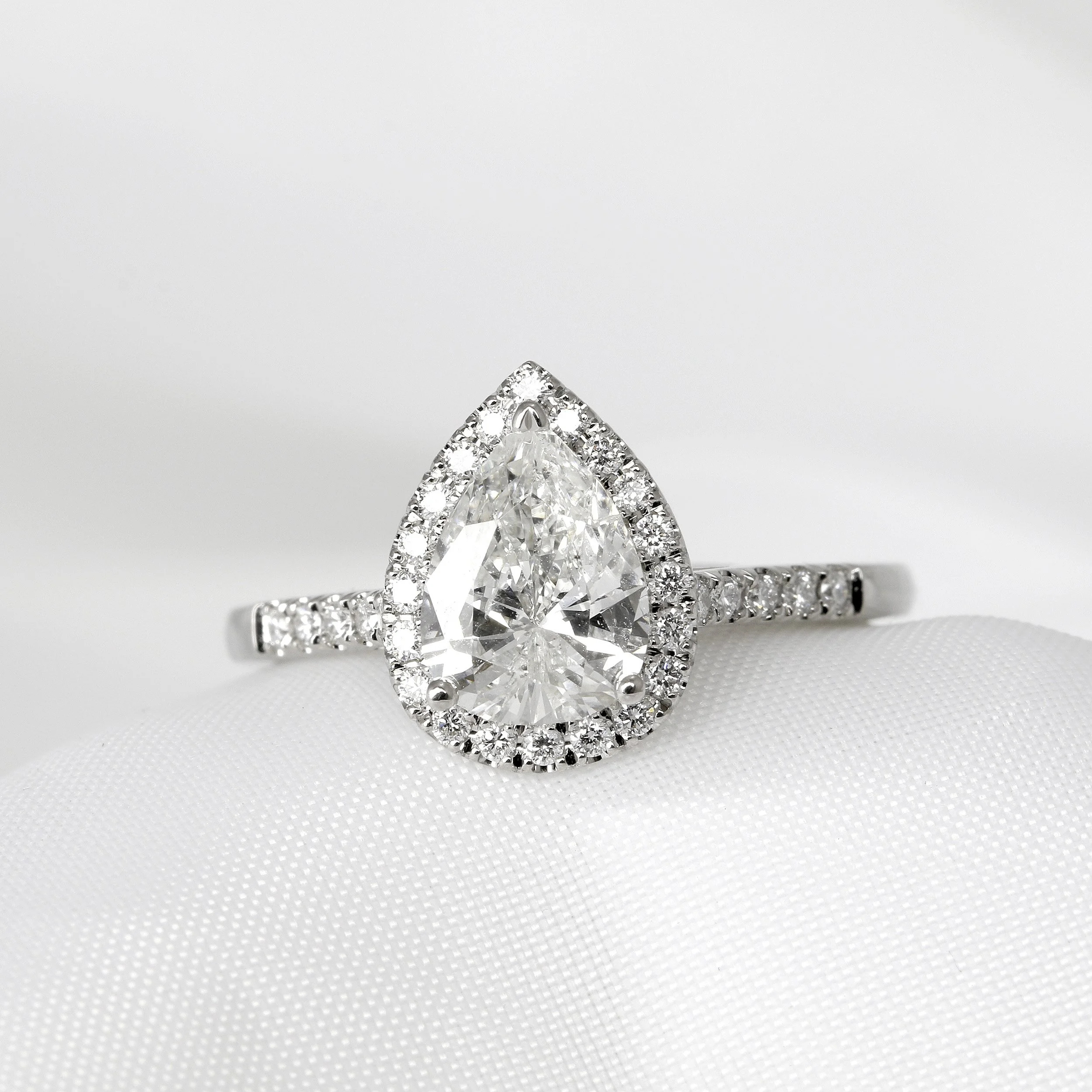Pear Shape Diamond Halo Cluster in Platinum