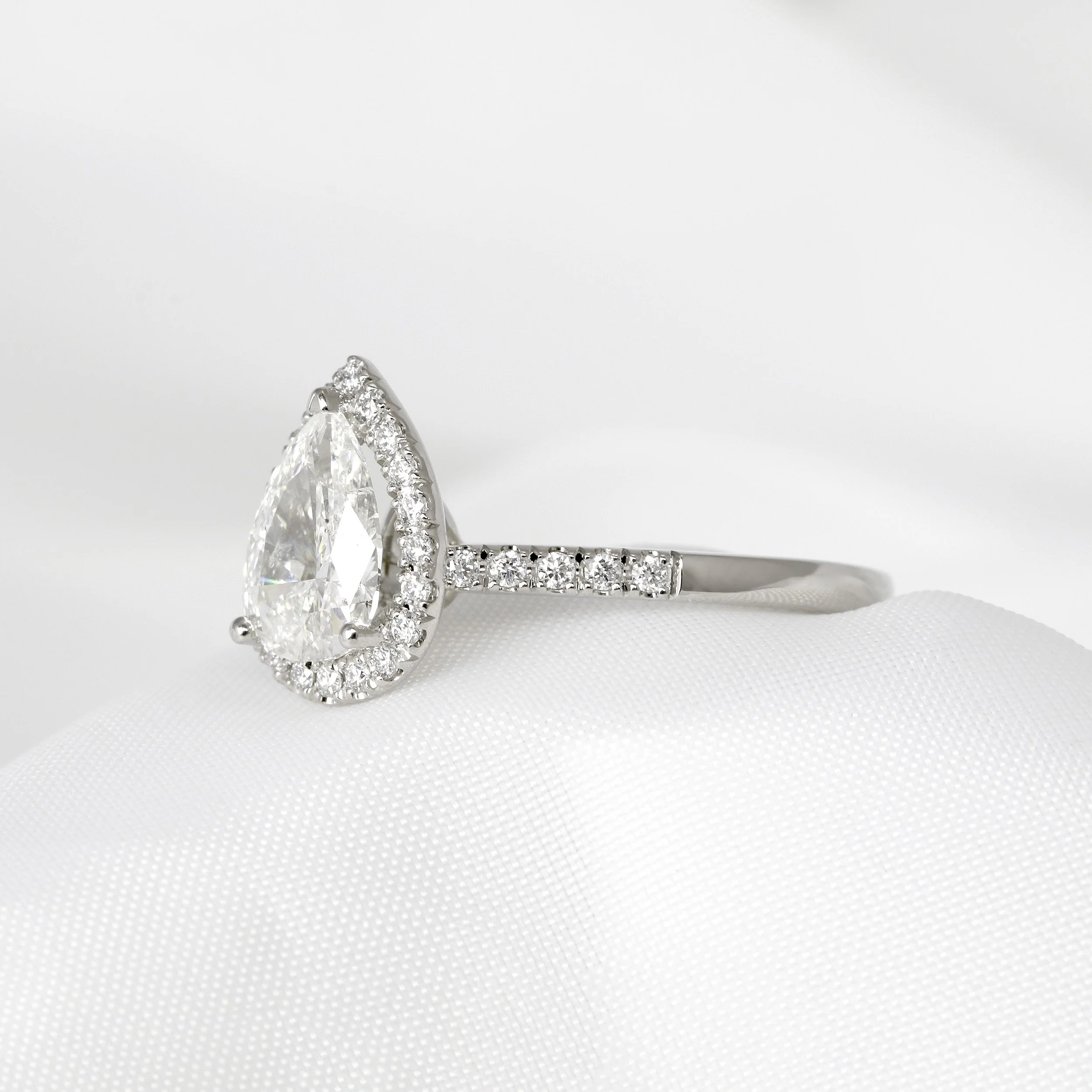 Pear Shape Diamond Halo Cluster in Platinum
