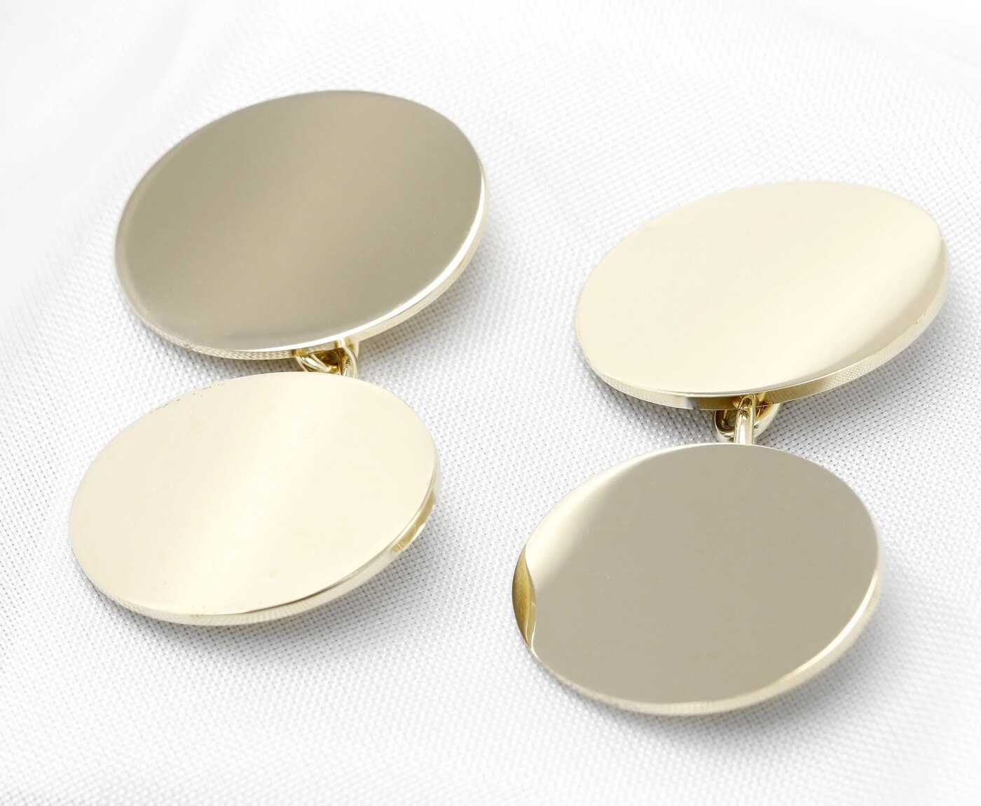 Traditional Chain Link Yellow Gold Oval Cufflinks 