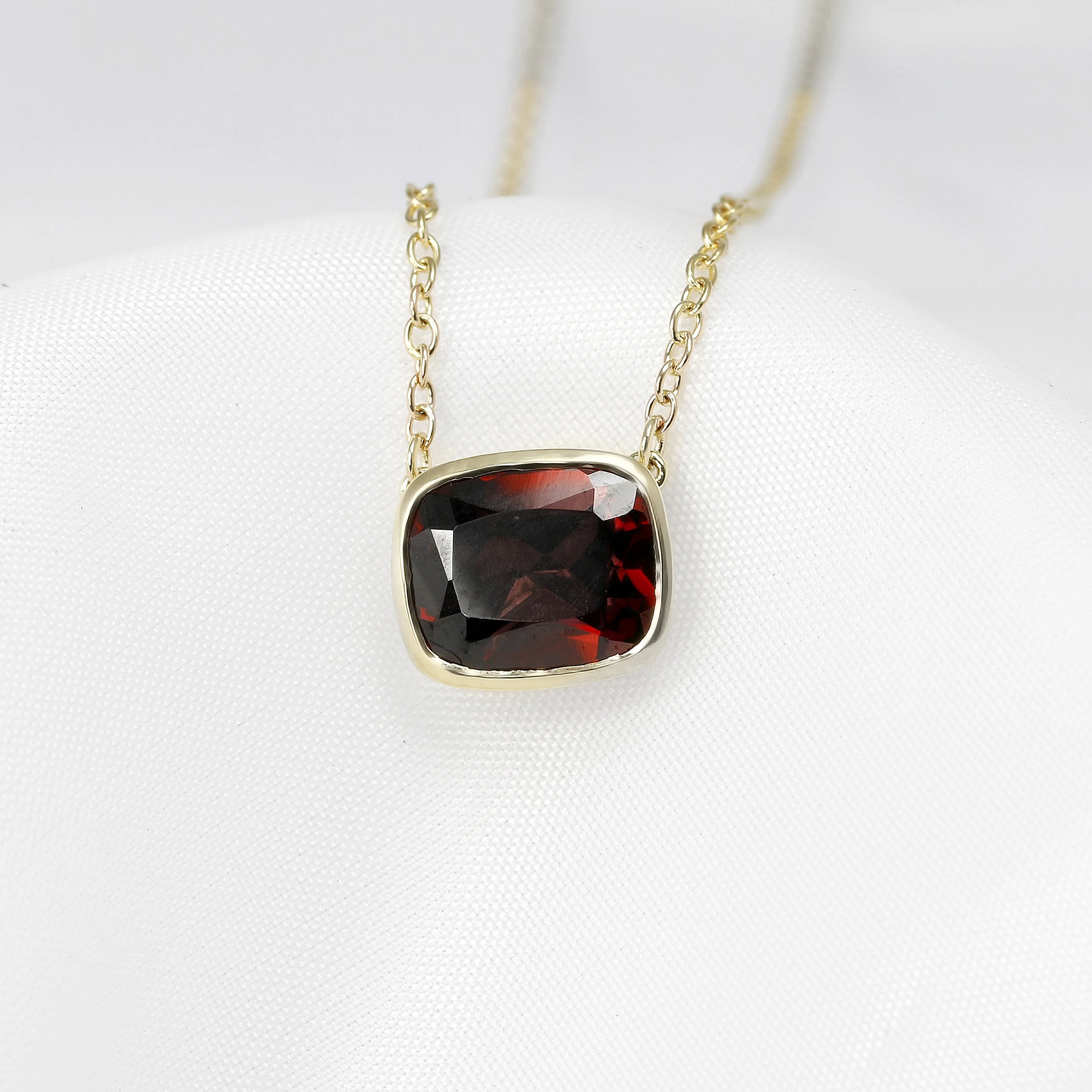 Yellow Gold Garnet Pendant