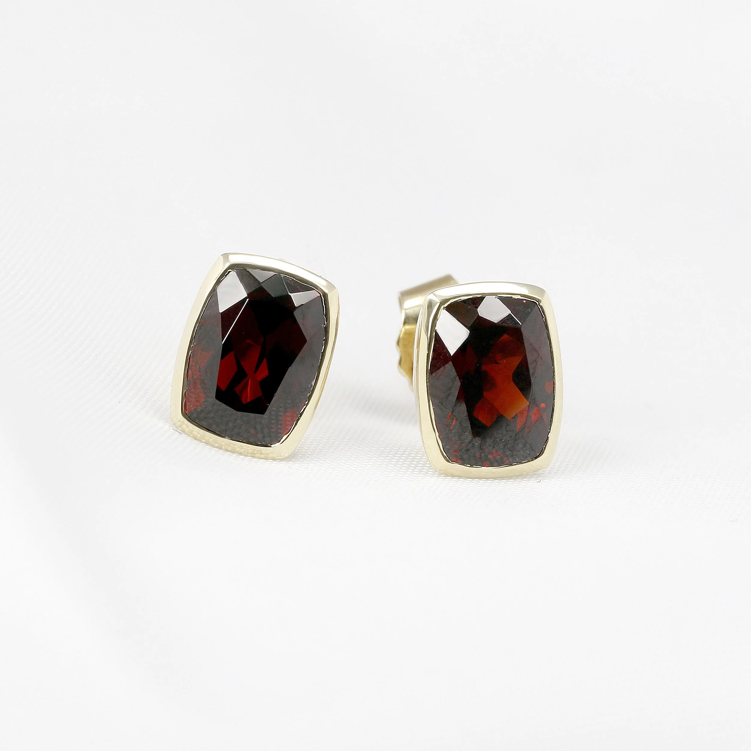 Garnet Stud Earrings in Yellow Gold