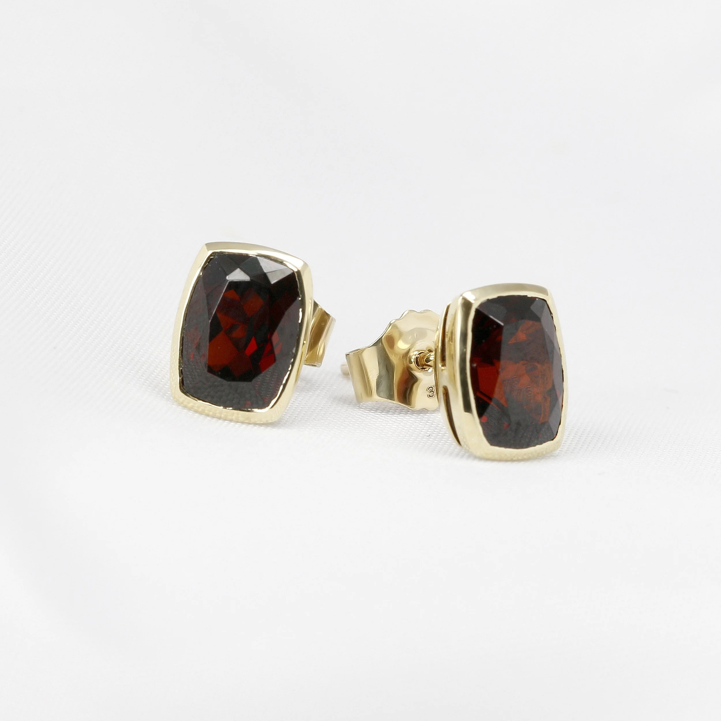 Garnet Stud Earrings in Yellow Gold