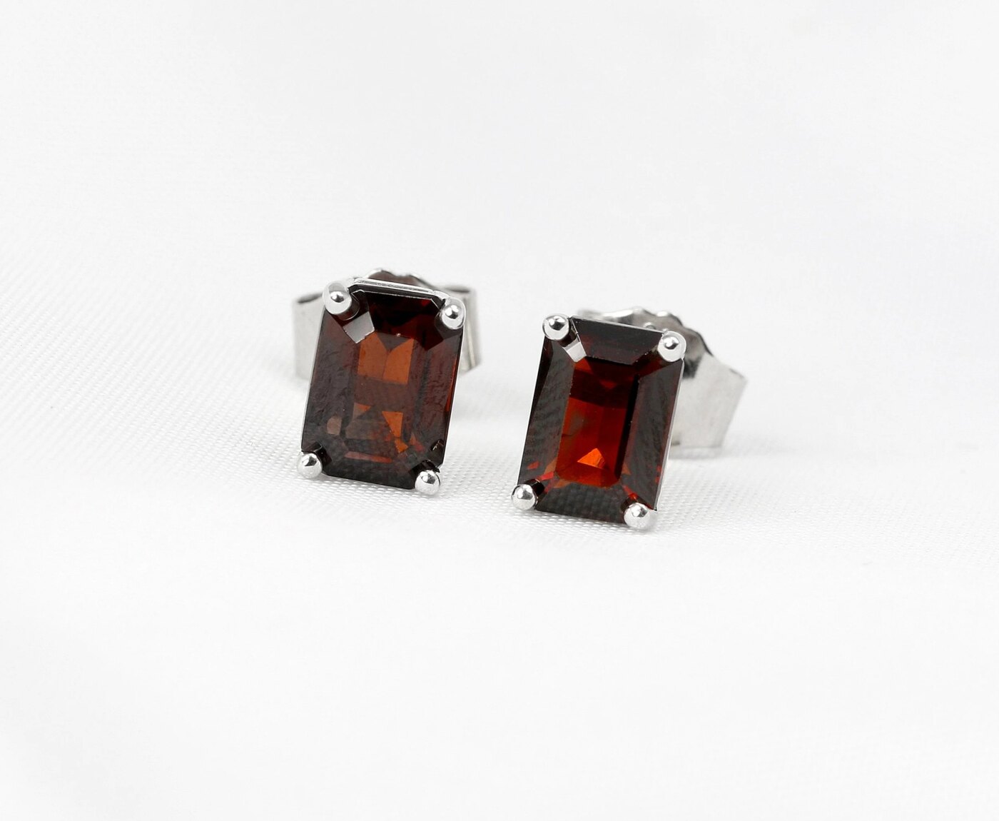 Garnet Stud Earrings in 9ct White Gold 