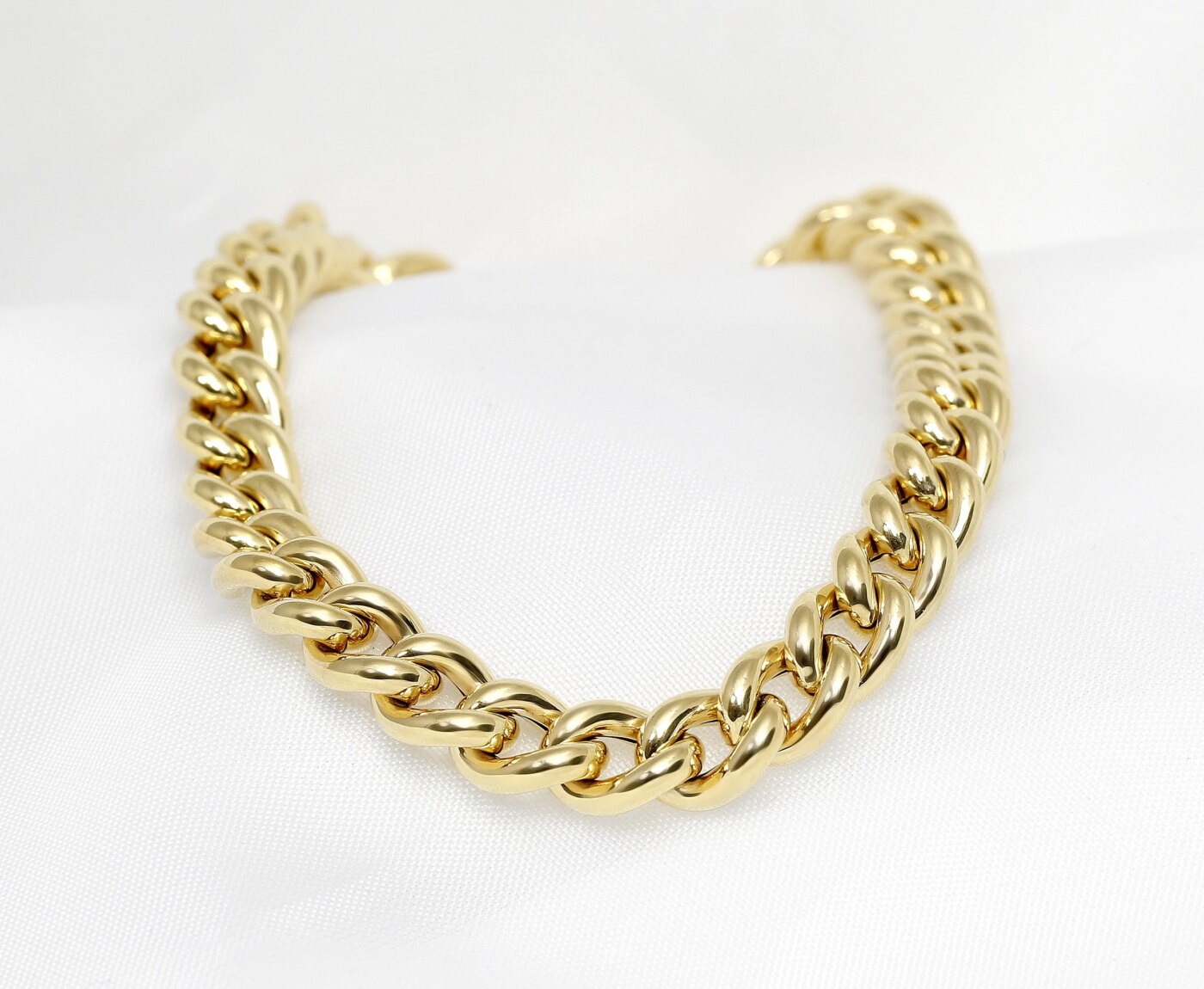 9 ct Yellow Gold Curb Chain: Perfect for Necklaces or Bracelets 