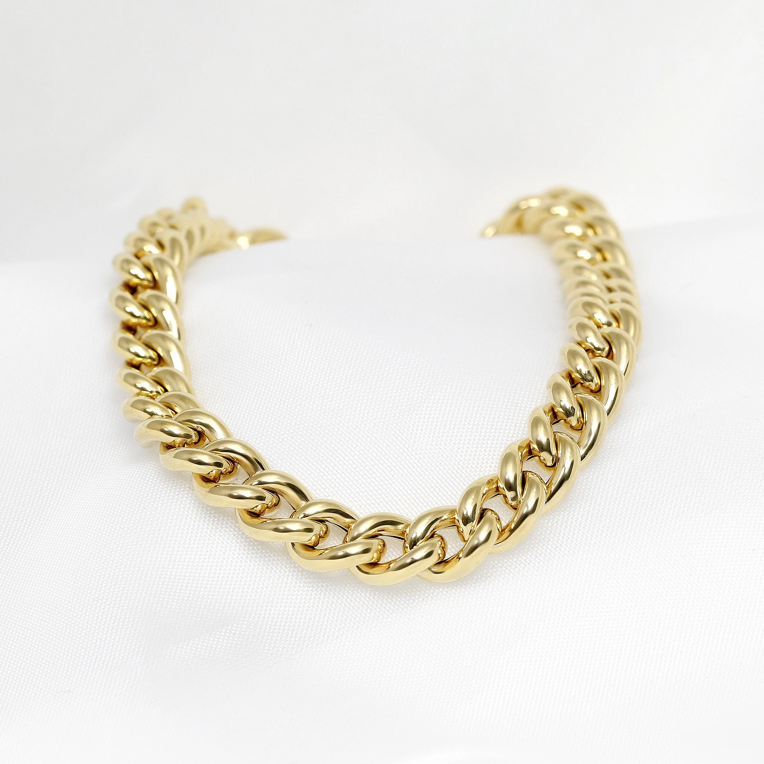 Curb Bracelet in Yellow Gold