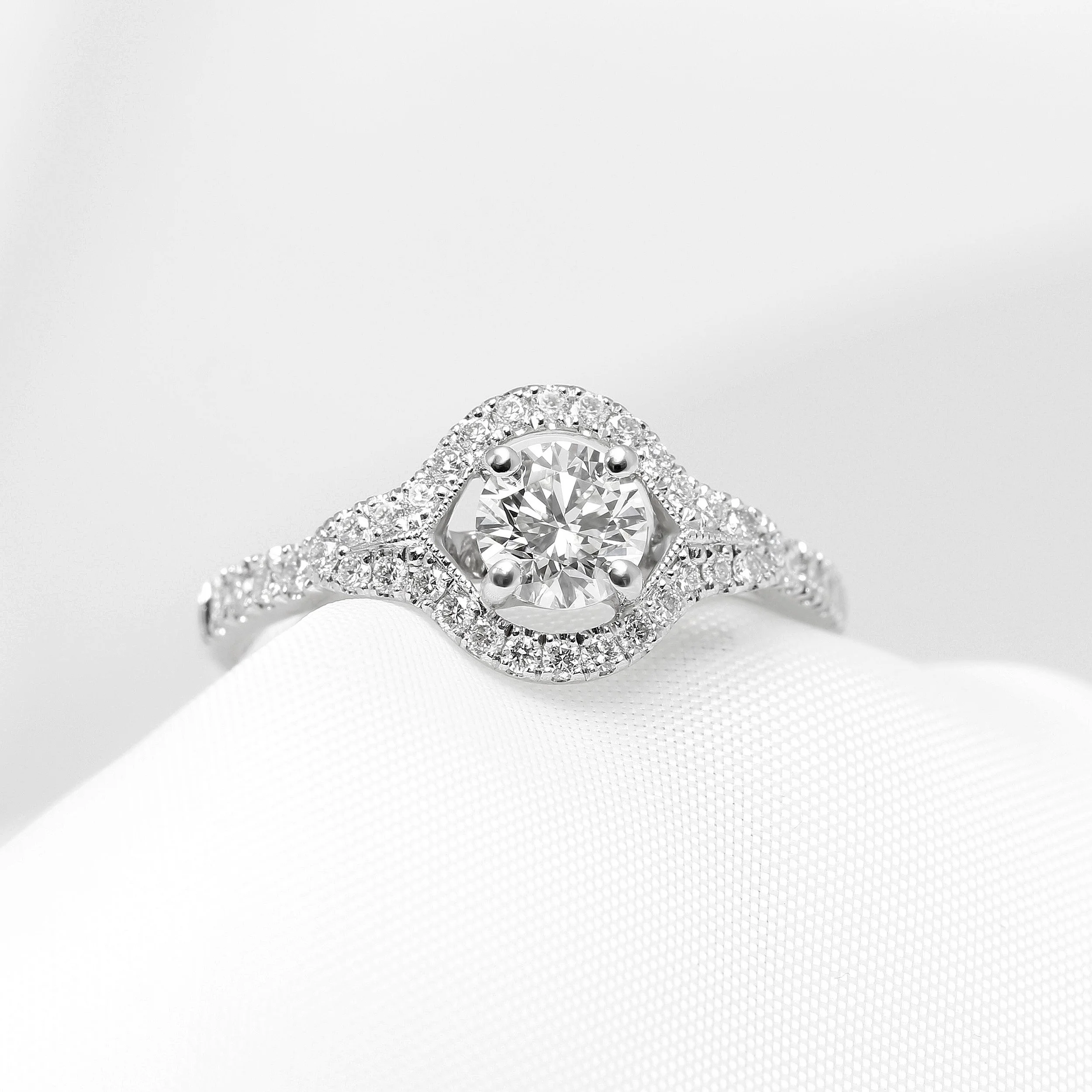 Round Diamond Halo Cluster Ring in Platinum