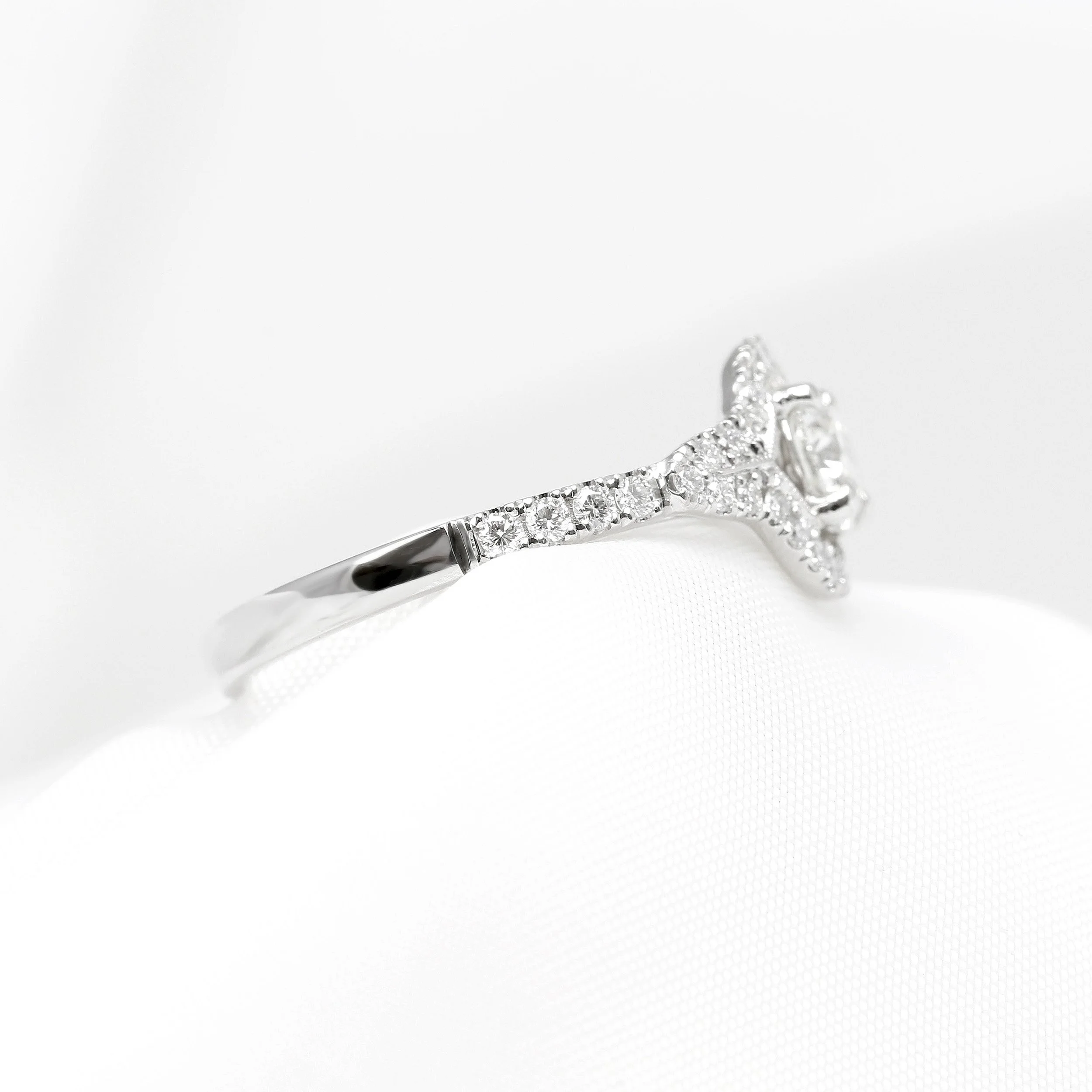 Round Diamond Halo Cluster Ring in Platinum