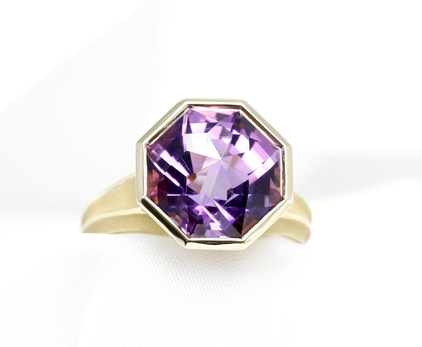 Amethyst Cocktail Ring in 9ct Yellow Gold 