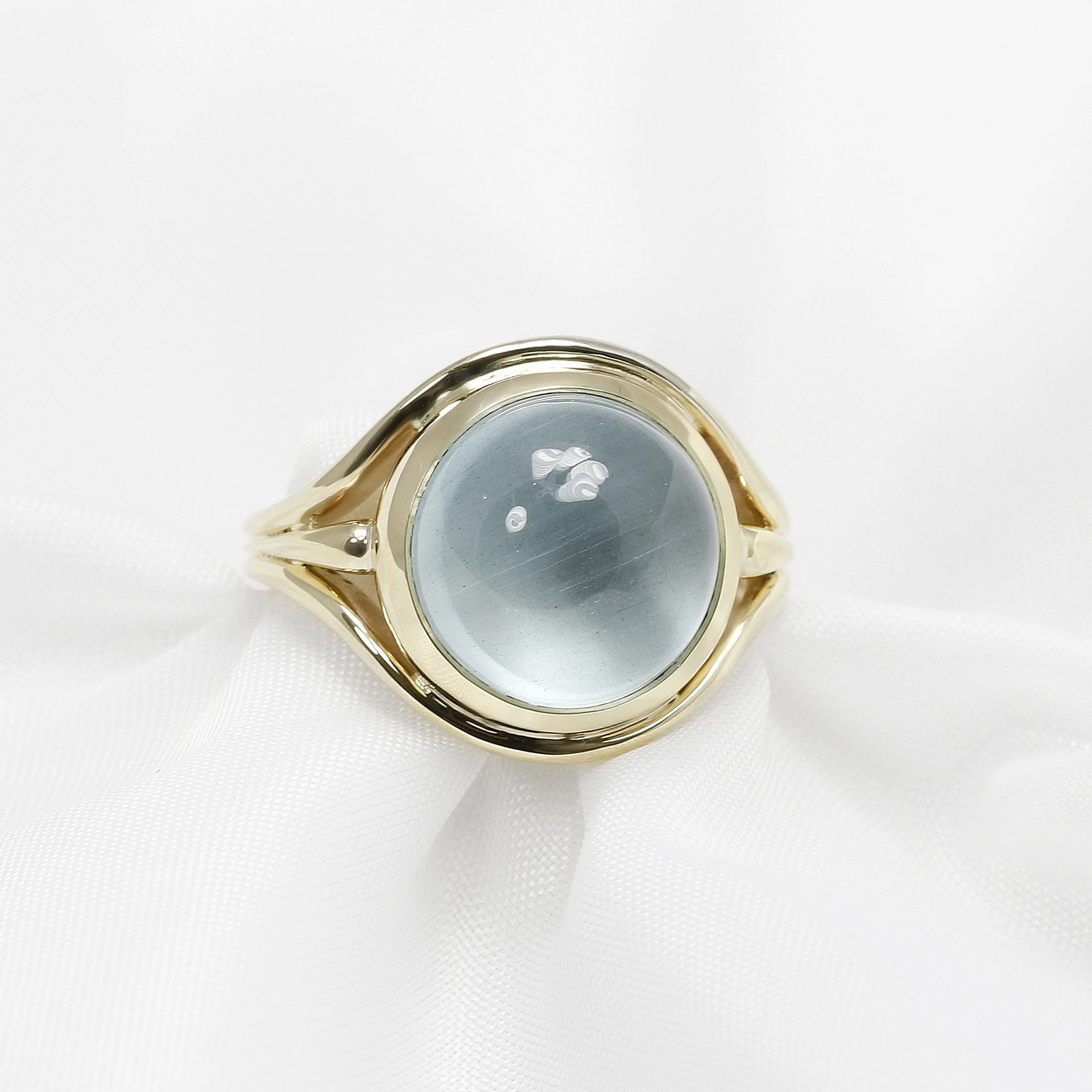 Cabochon Aquamarine Ring in Yellow Gold